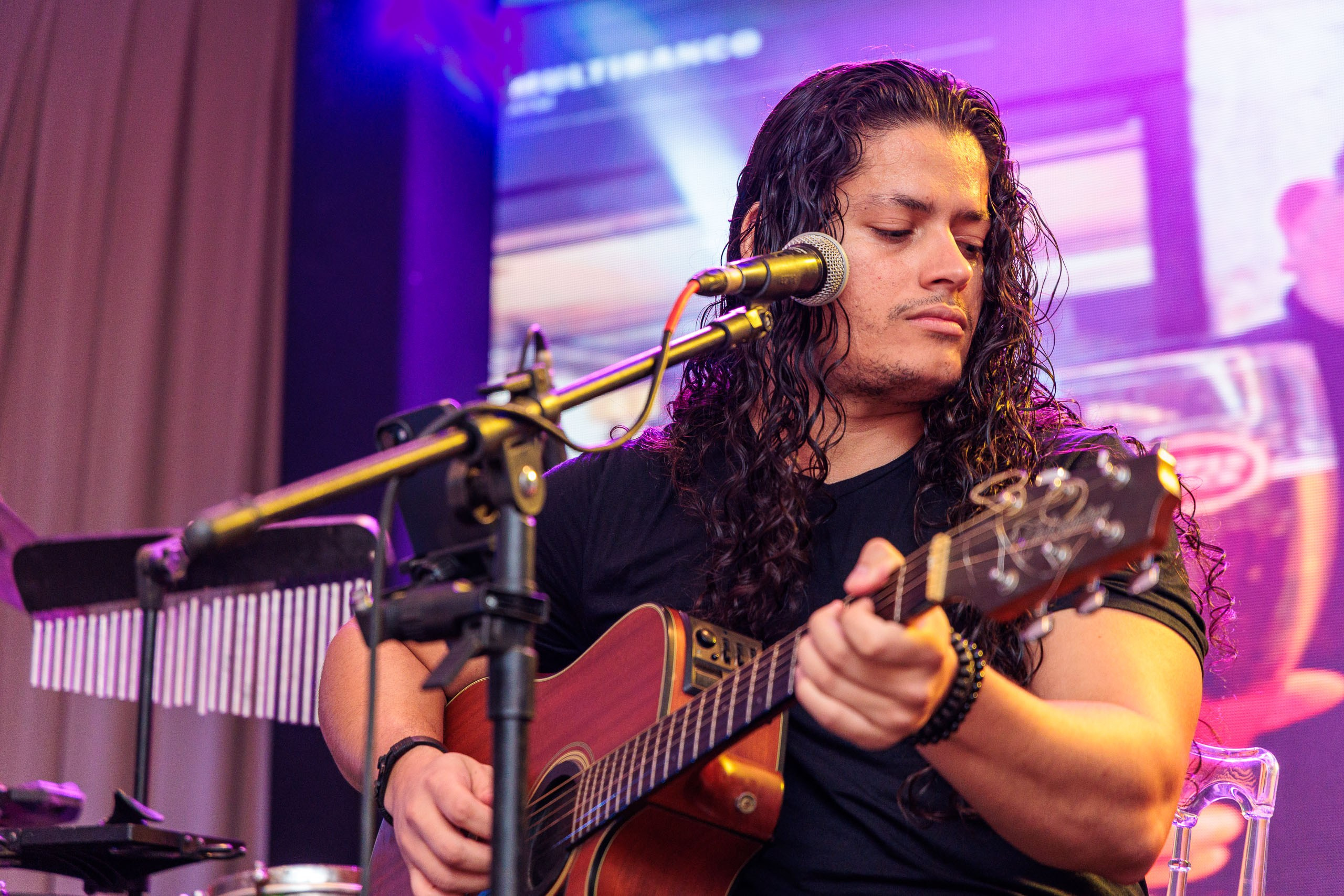 Festa de aniversário adulto, com show ao vivo em ambiente perfeito para festas