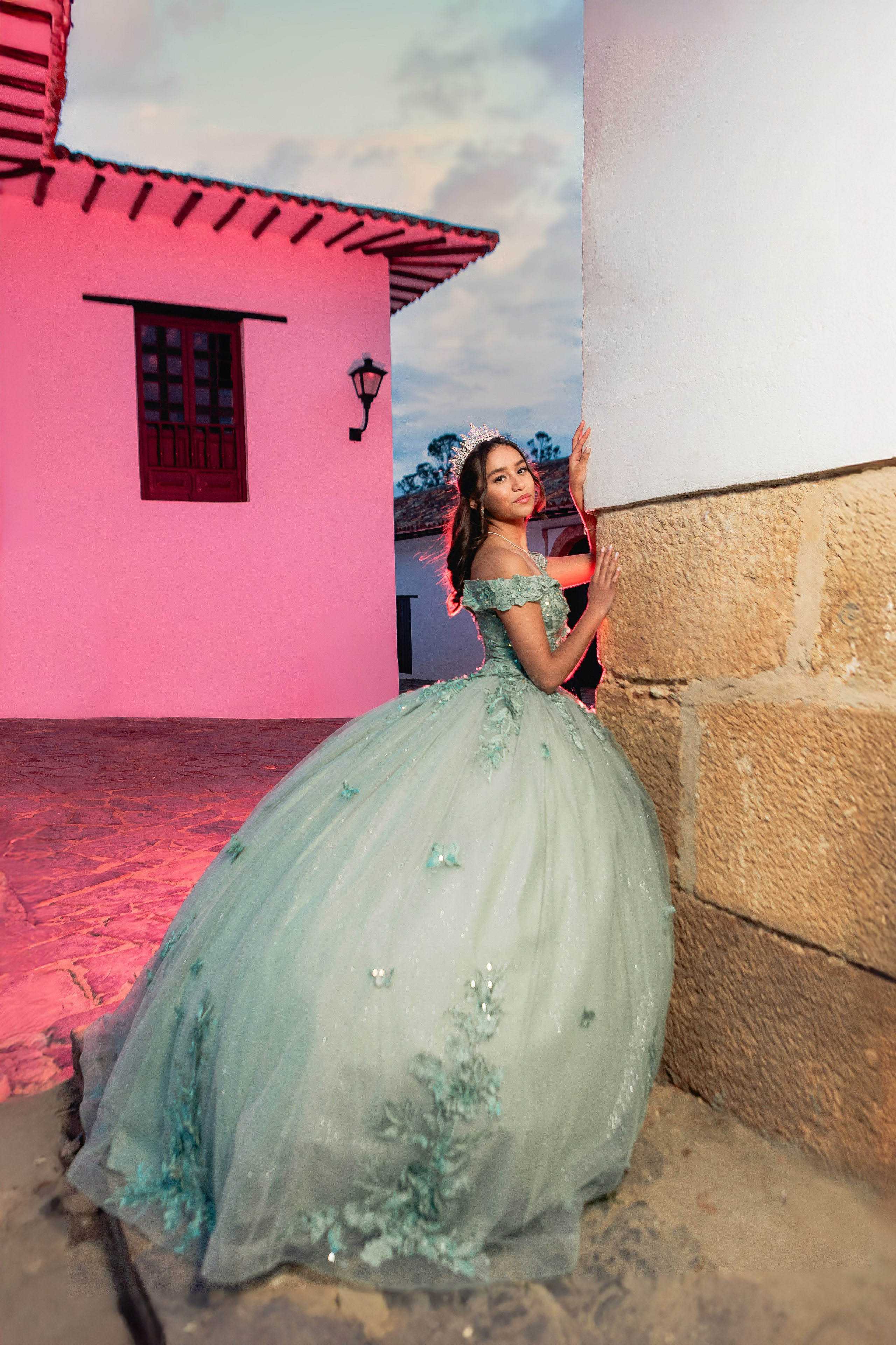 XV LAURA. FOCALMAGIC