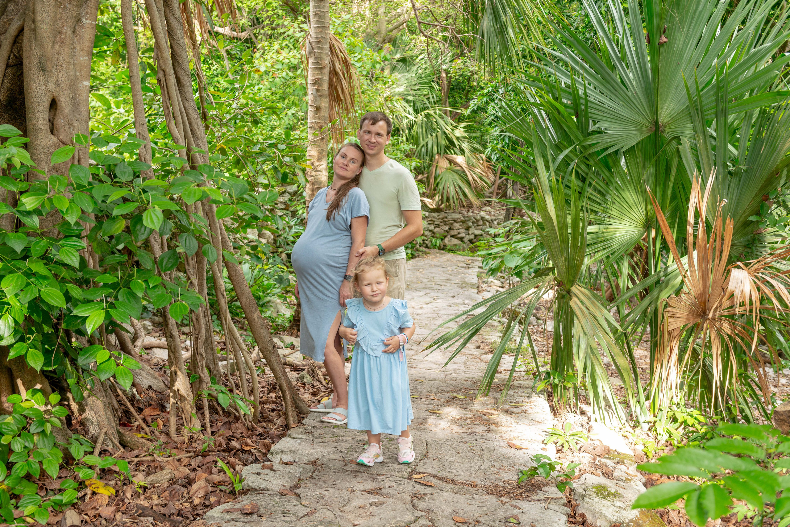 Family Maternity Photoshoot: Waiting for a New Miracle. PHOTOGRAPHER QUINTANA ROO