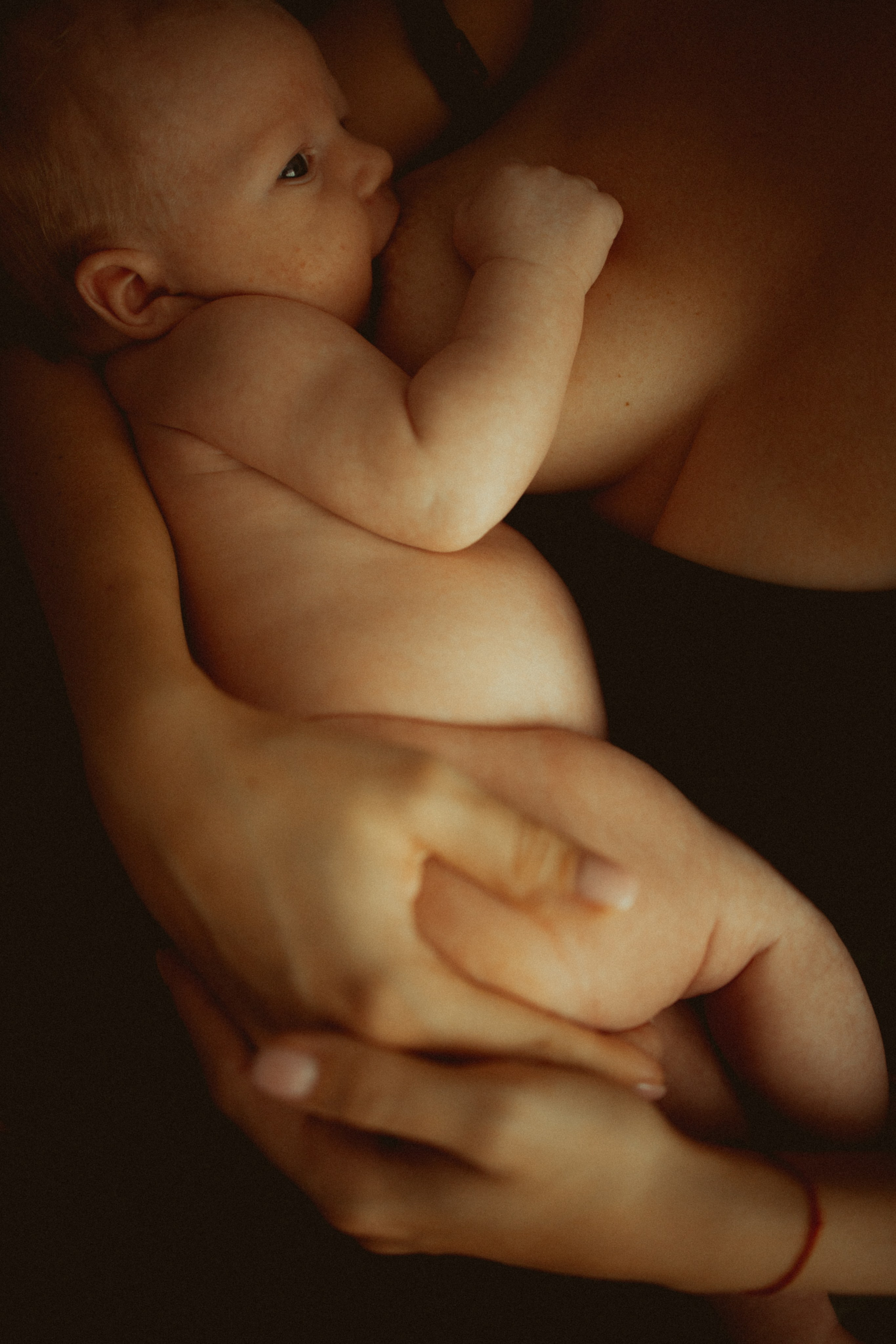 Newborn. Lifestyle photographer Vancouver Island