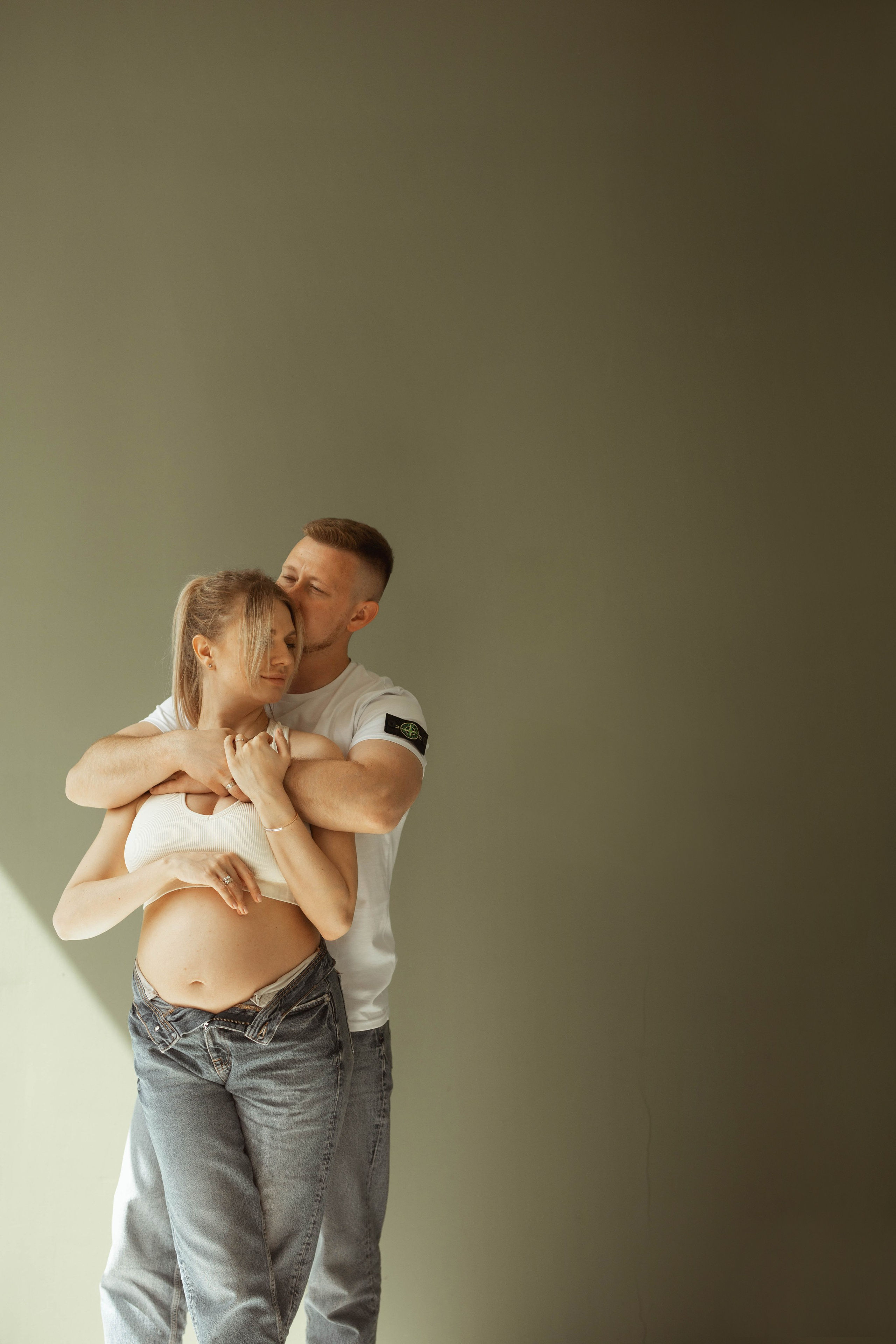 Pregnant. Lifestyle photographer Vancouver Island