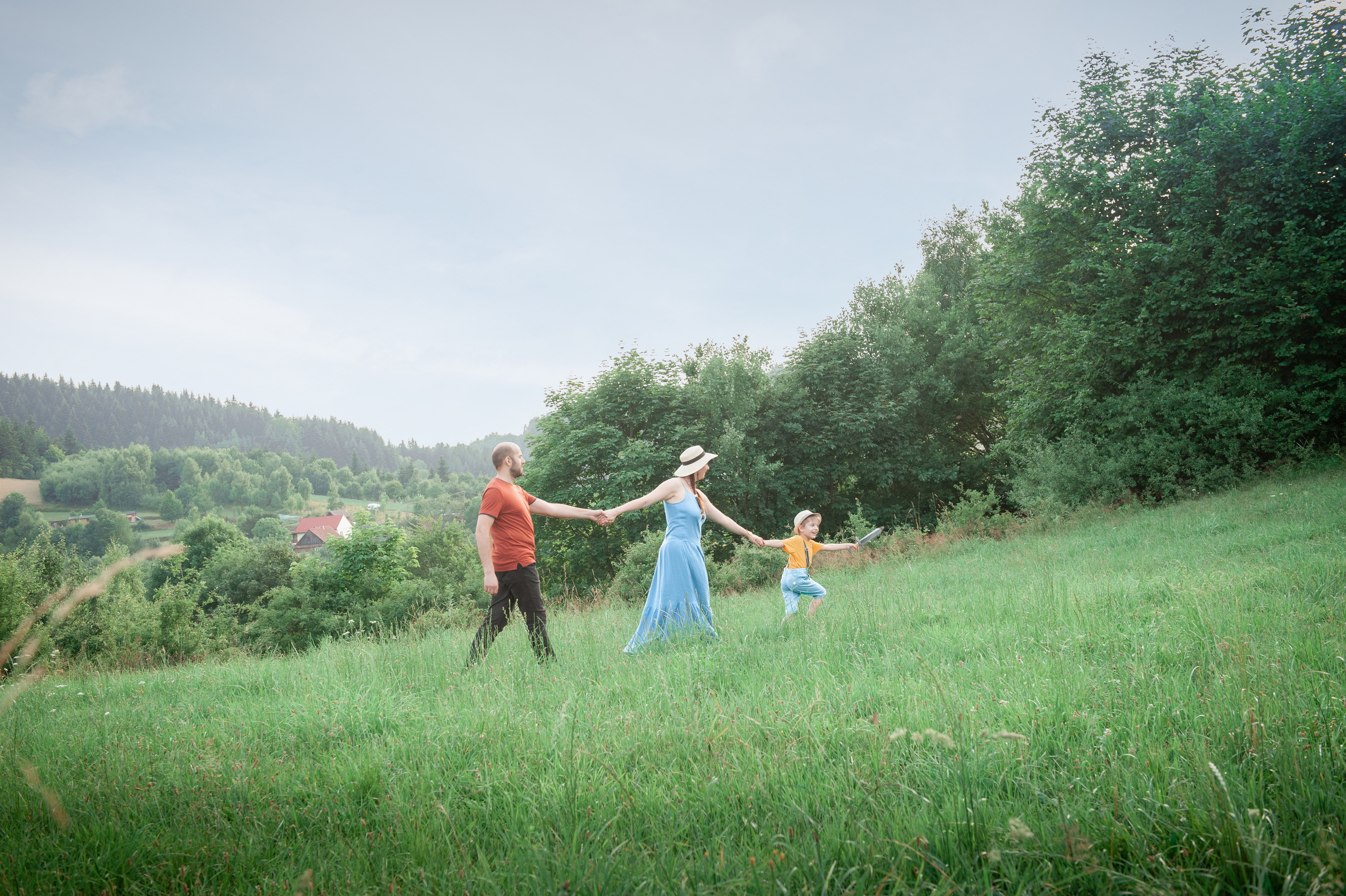 Family photo shoot. Wedding photography and videography team