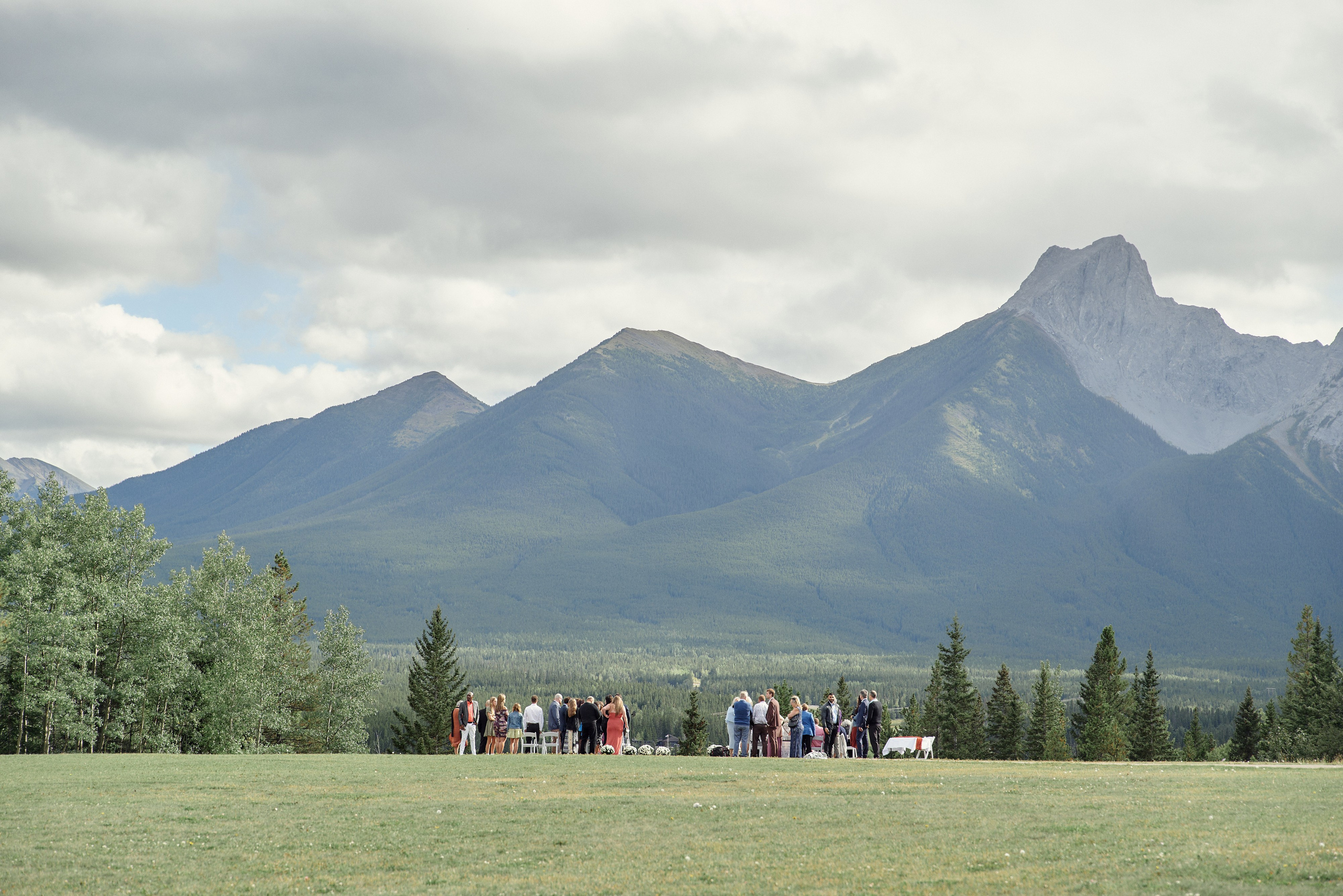 Wedding in Kananaskis Park. Wedding photography and videography team