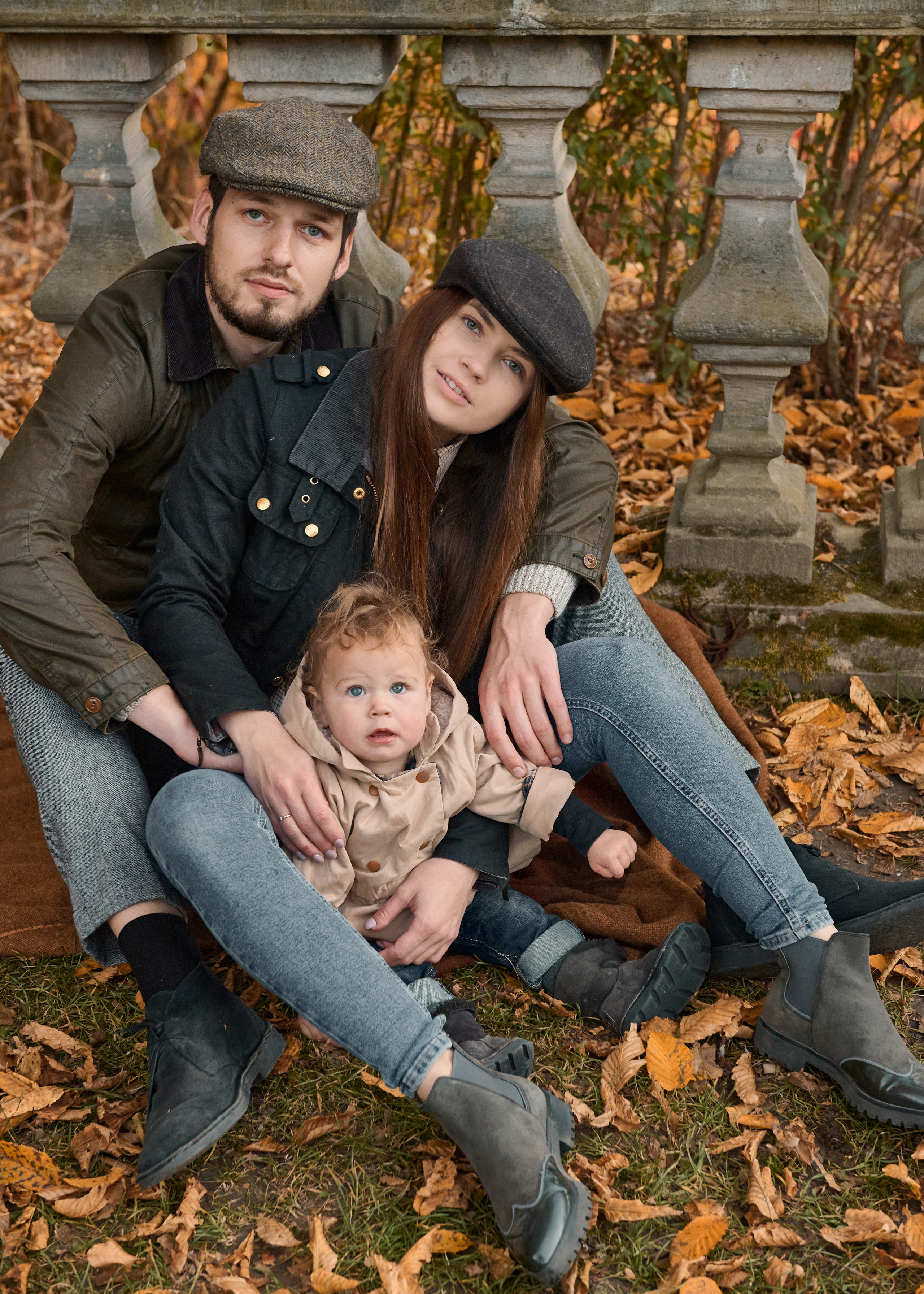Family photo shoot. Wedding photography and videography team