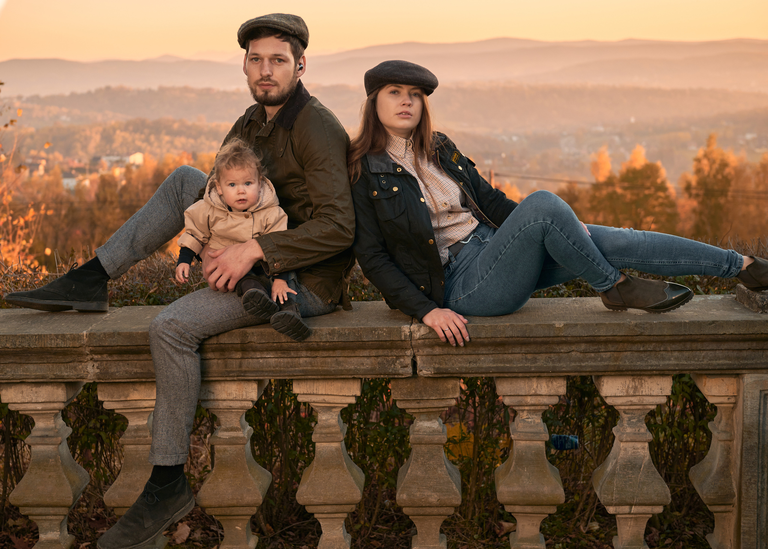 Family photo shoot. Wedding photography and videography team