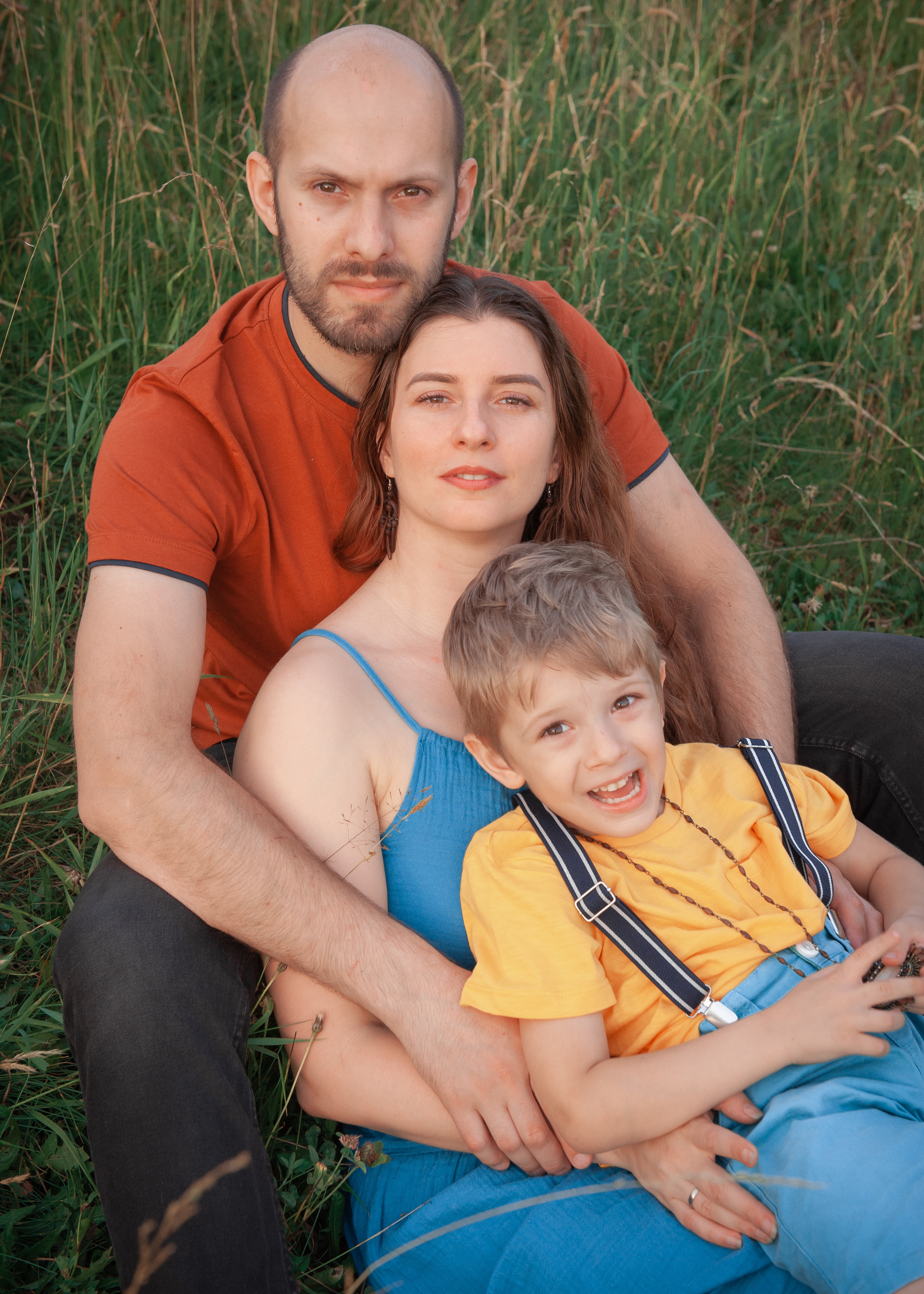 Family photo shoot. Wedding photography and videography team
