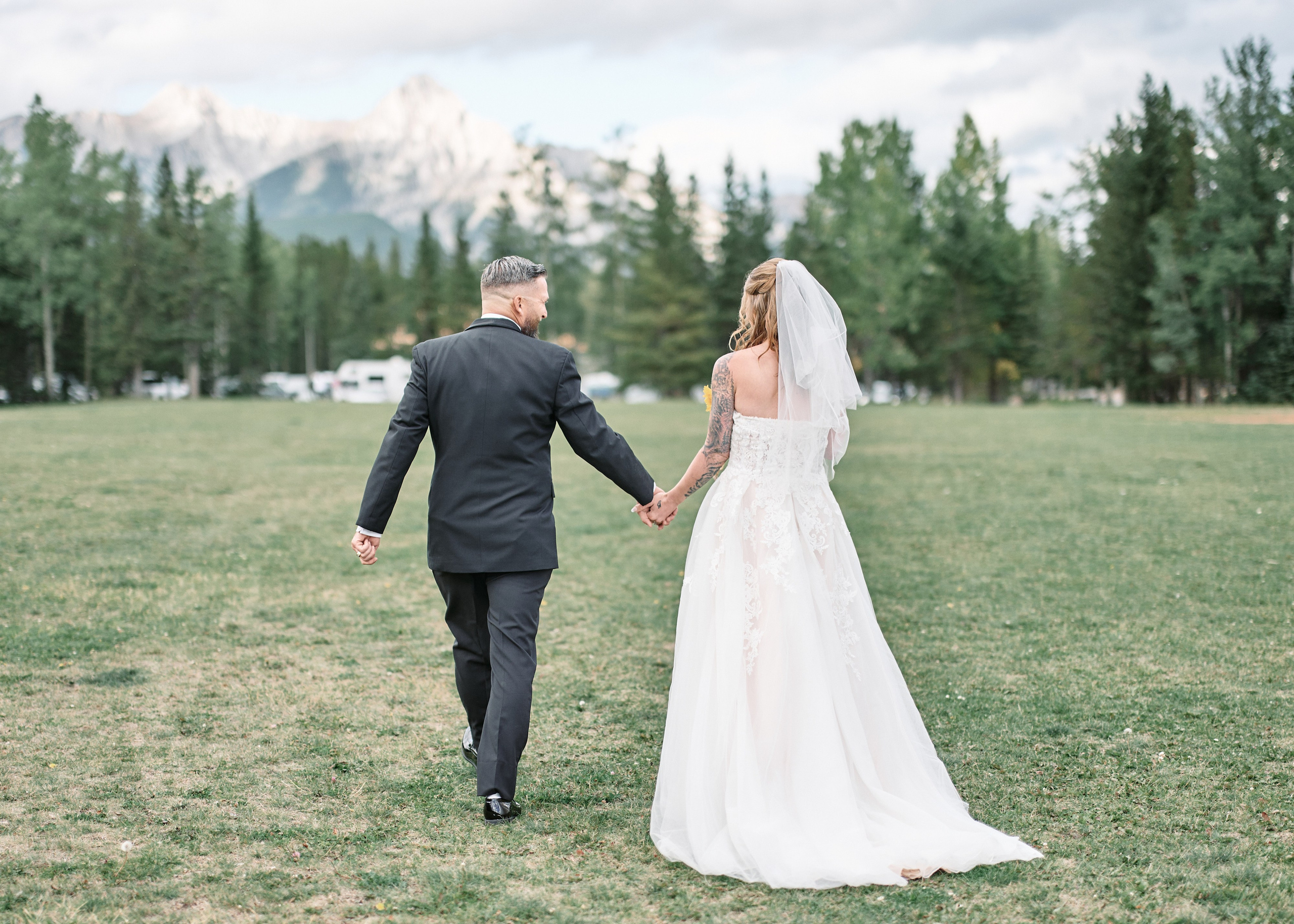 Wedding in Kananaskis Park. Wedding photography and videography team