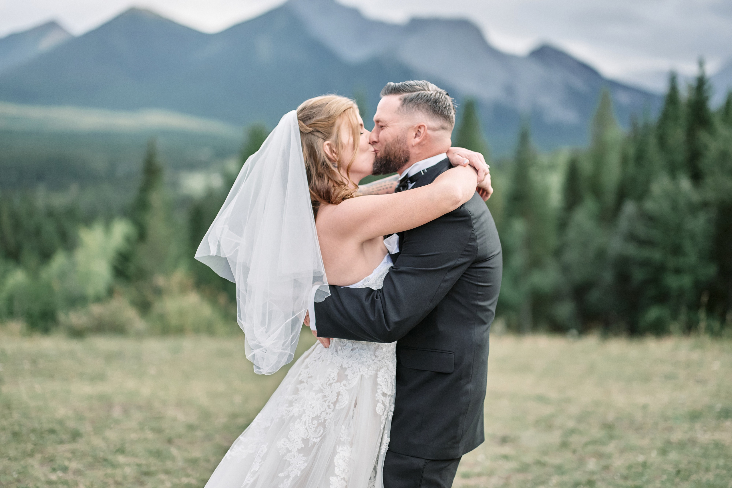 Wedding in Kananaskis Park. Wedding photography and videography team