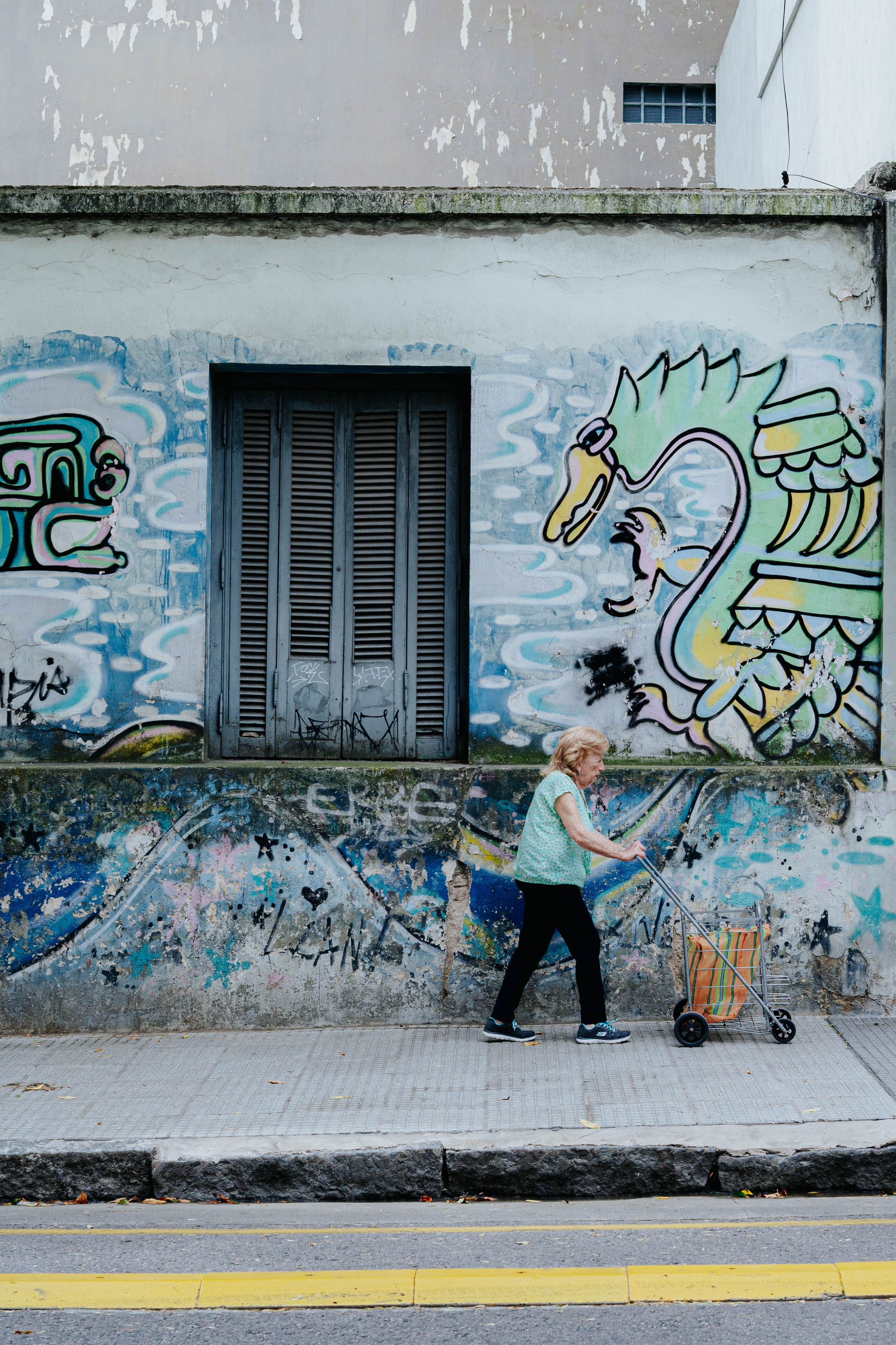 I Bought a Tiny Flash. Photographer @elmirkami in the city of Buenos Aires