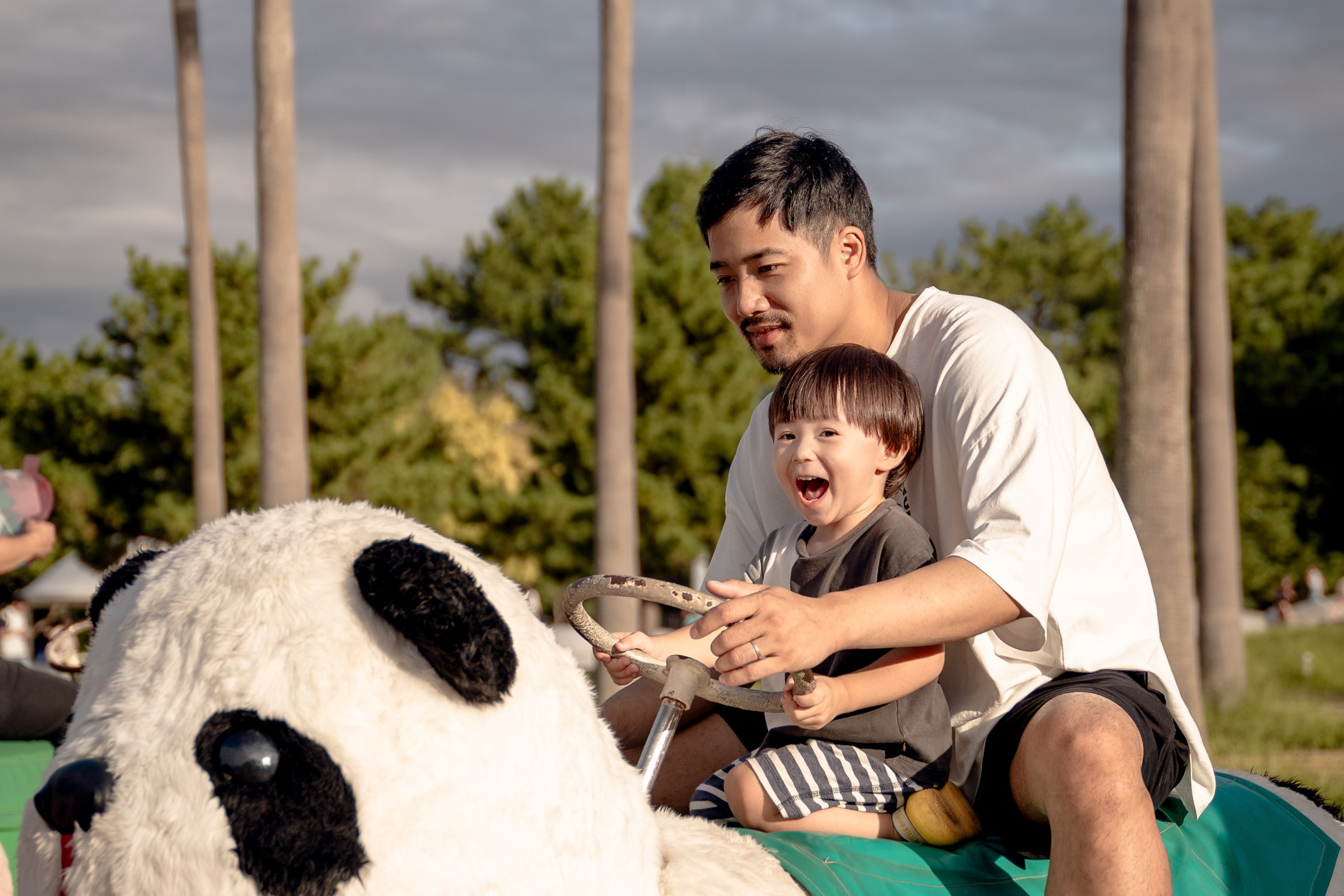 Fukuoka Couple Photoshoot: Roses, Totoro Forest & Sunset Love Story