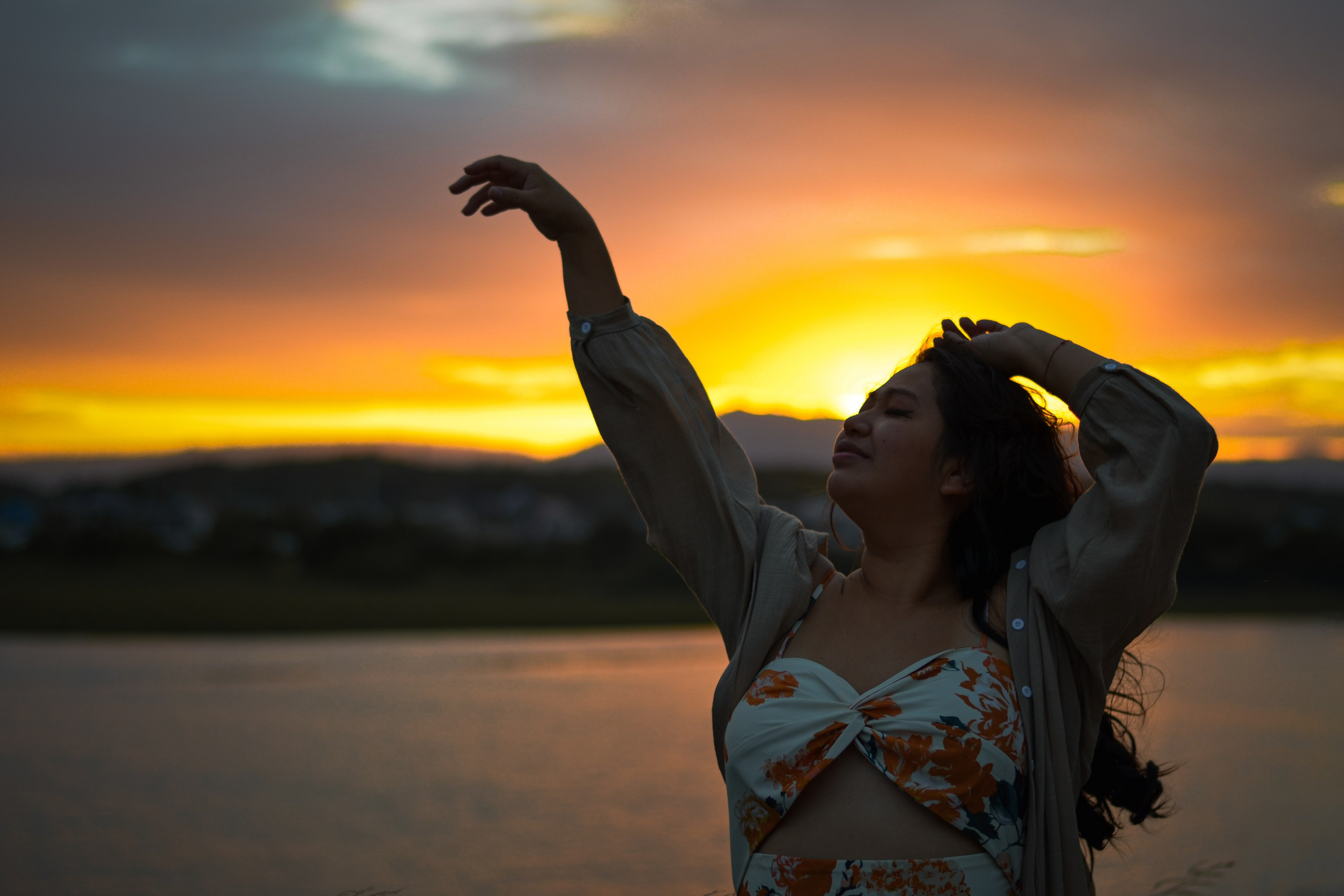 Shooting Previews. LunarVox Lens: a lente que transforma luz em voz e emoção. Retratos e ensaios no Japão por Leyka Tanaka