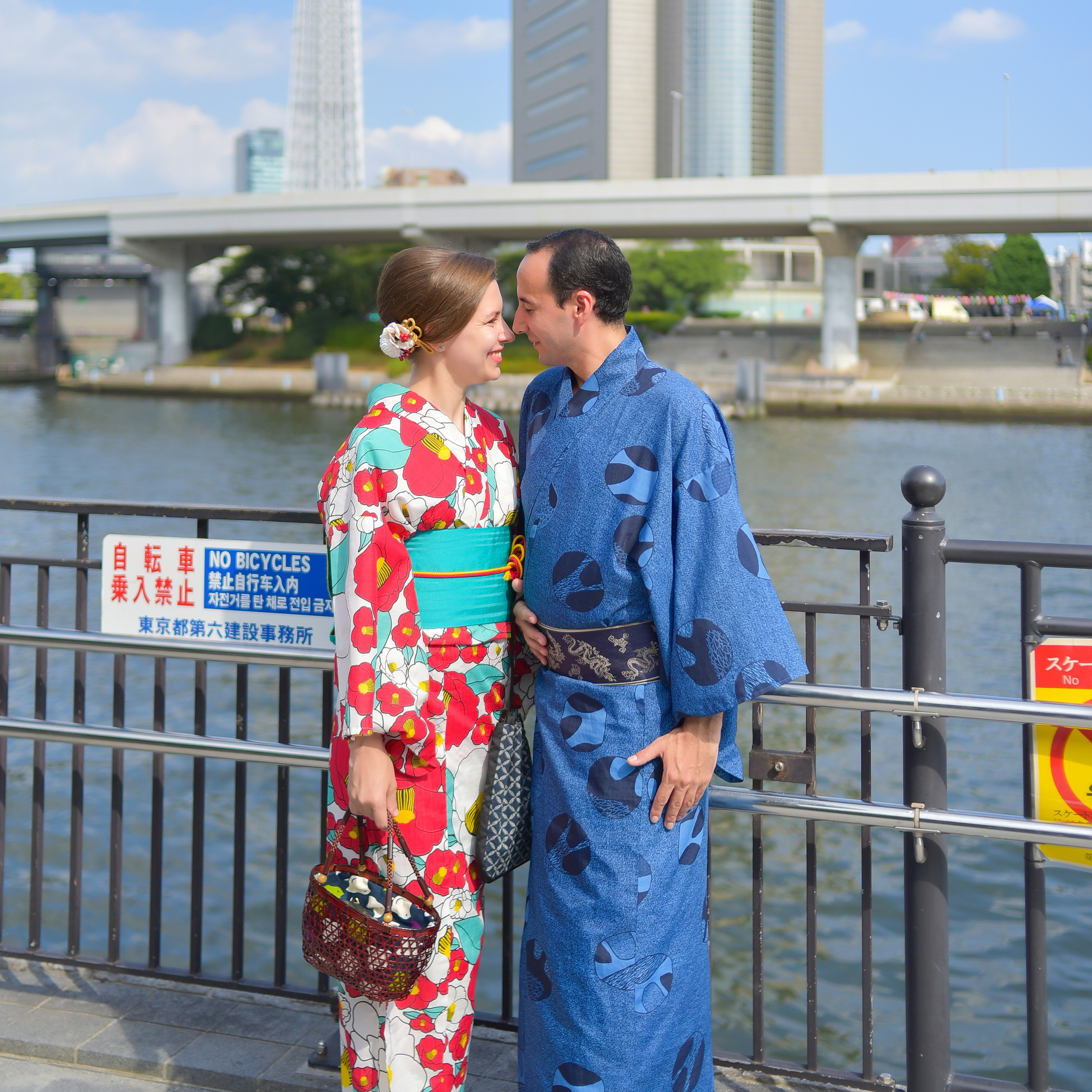 Review. Photographer in Tokyo, Japan