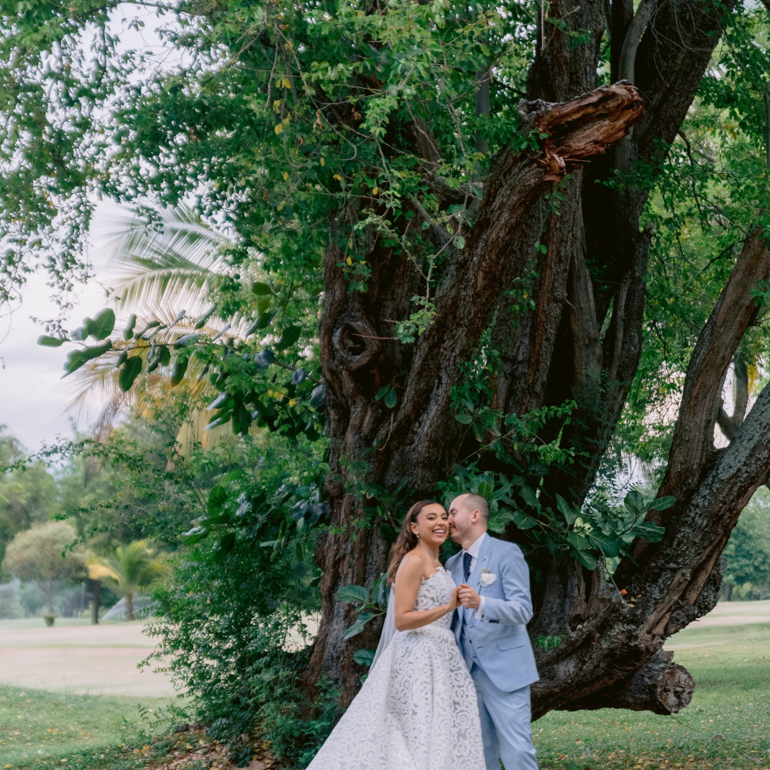 Aura & Andrés. Fotografía Documetal & Editorial de bodas