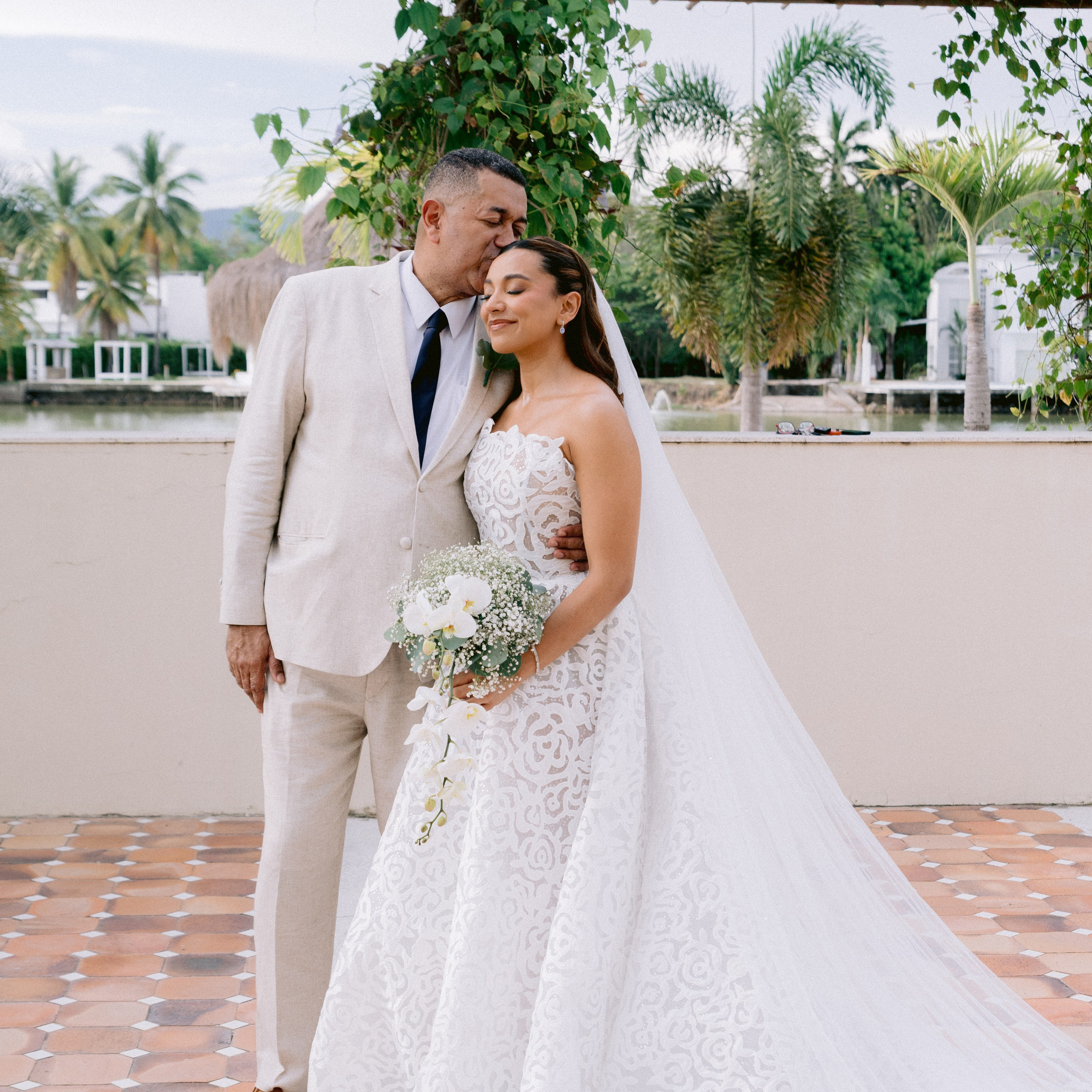 Aura & Andrés. Fotografía Documetal & Editorial de bodas