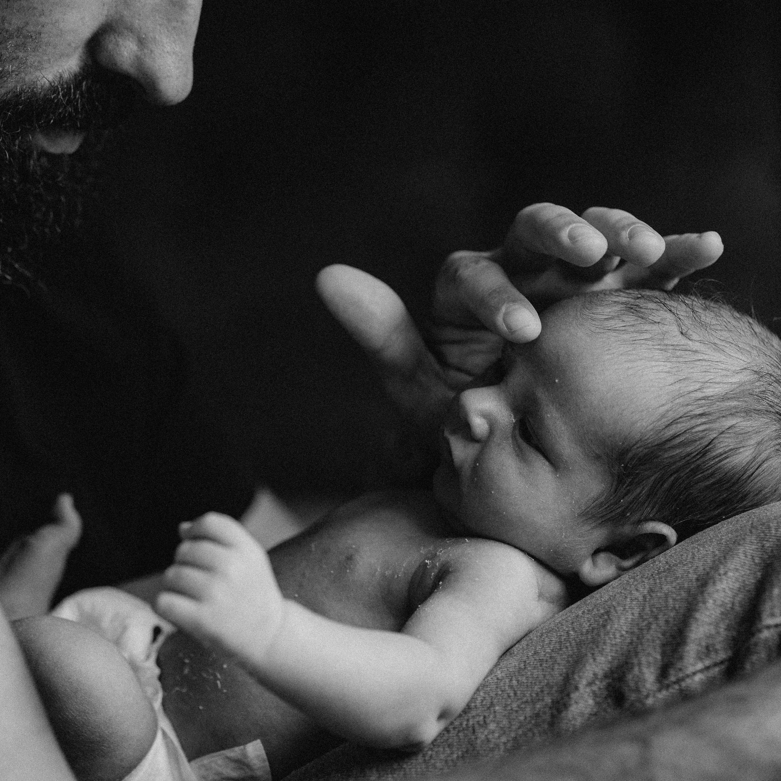 Iris Home BIRTH. Fotografa documental de familia e nascimento em Florianópolis SC Daria Ermolaev