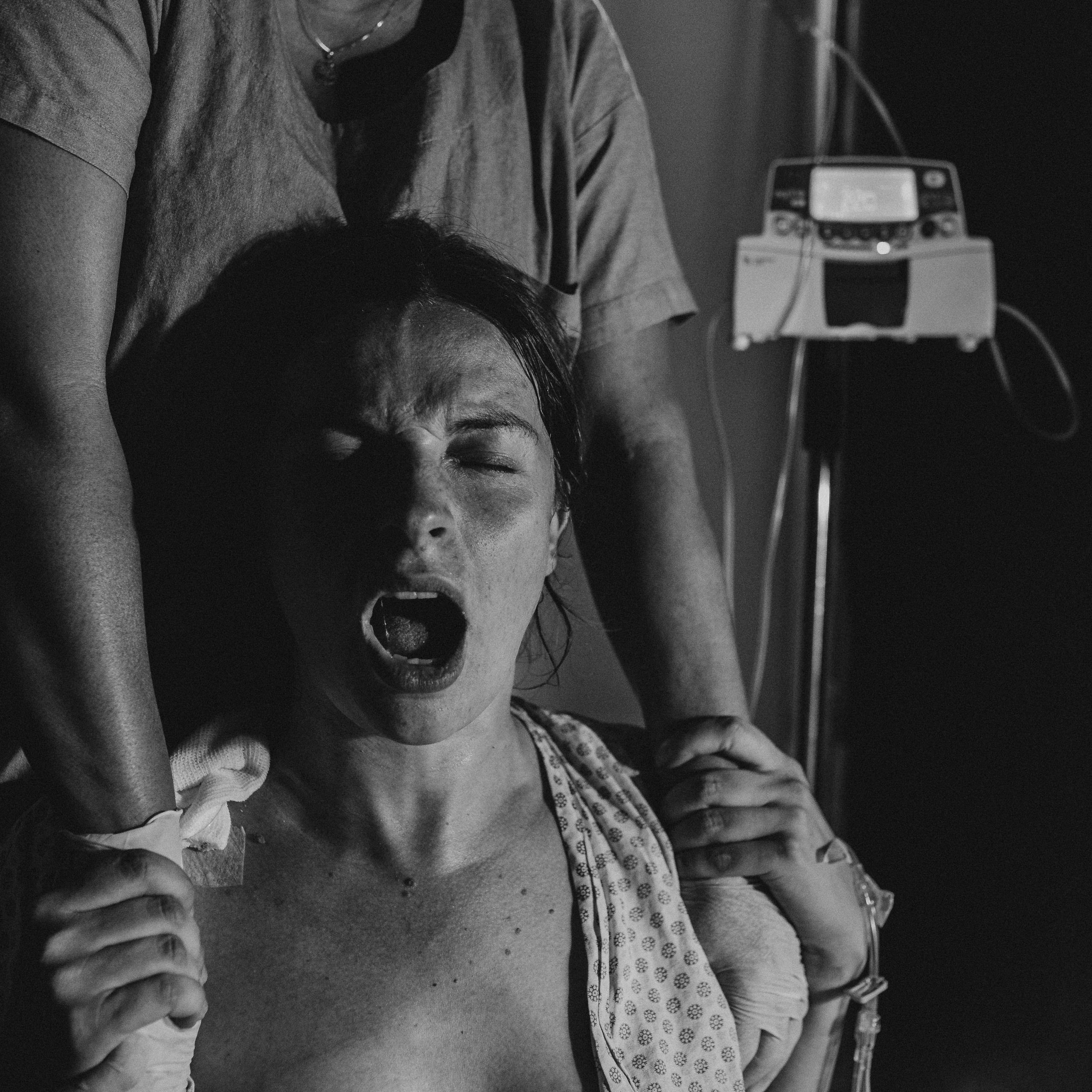 Iris Home BIRTH. Fotografa documental de familia e nascimento em Florianópolis SC Daria Ermolaev