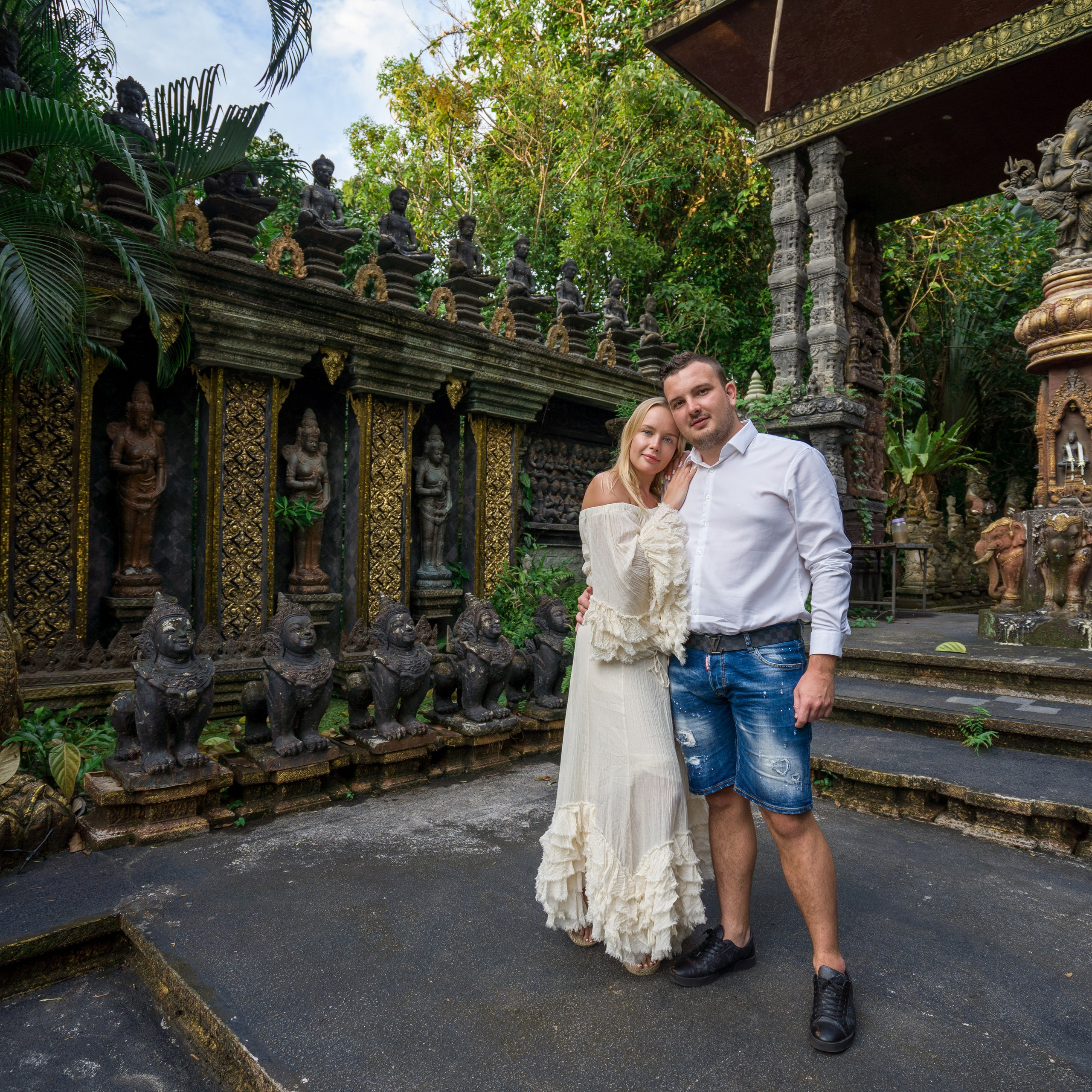 Luxury beach proposal in Koh Samui, Thailand. Private sunset setup with candles, flowers, and ocean view for an unforgettable engagement experience.