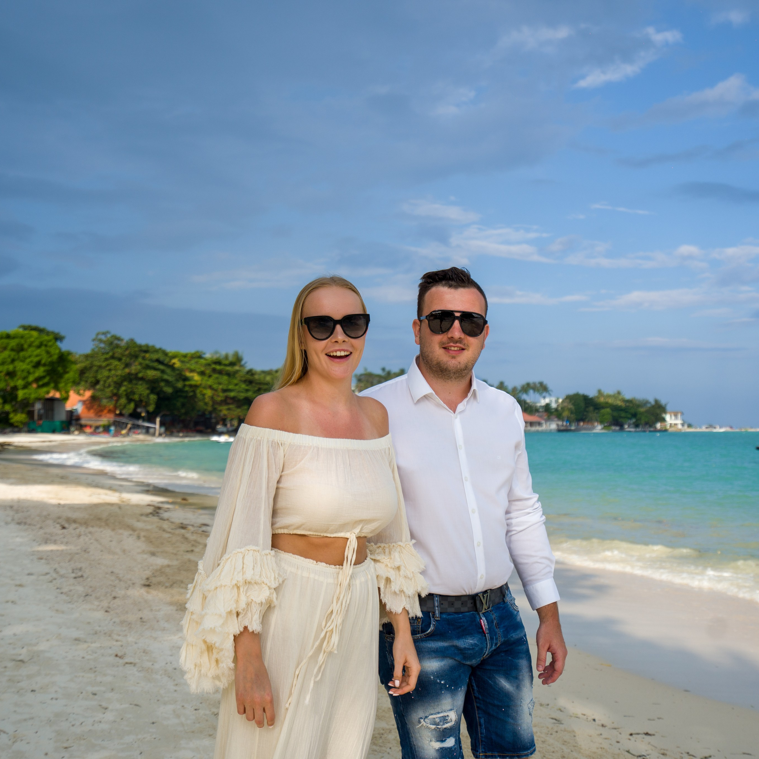 Luxury beach proposal in Koh Samui, Thailand. Private sunset setup with candles, flowers, and ocean view for an unforgettable engagement experience.