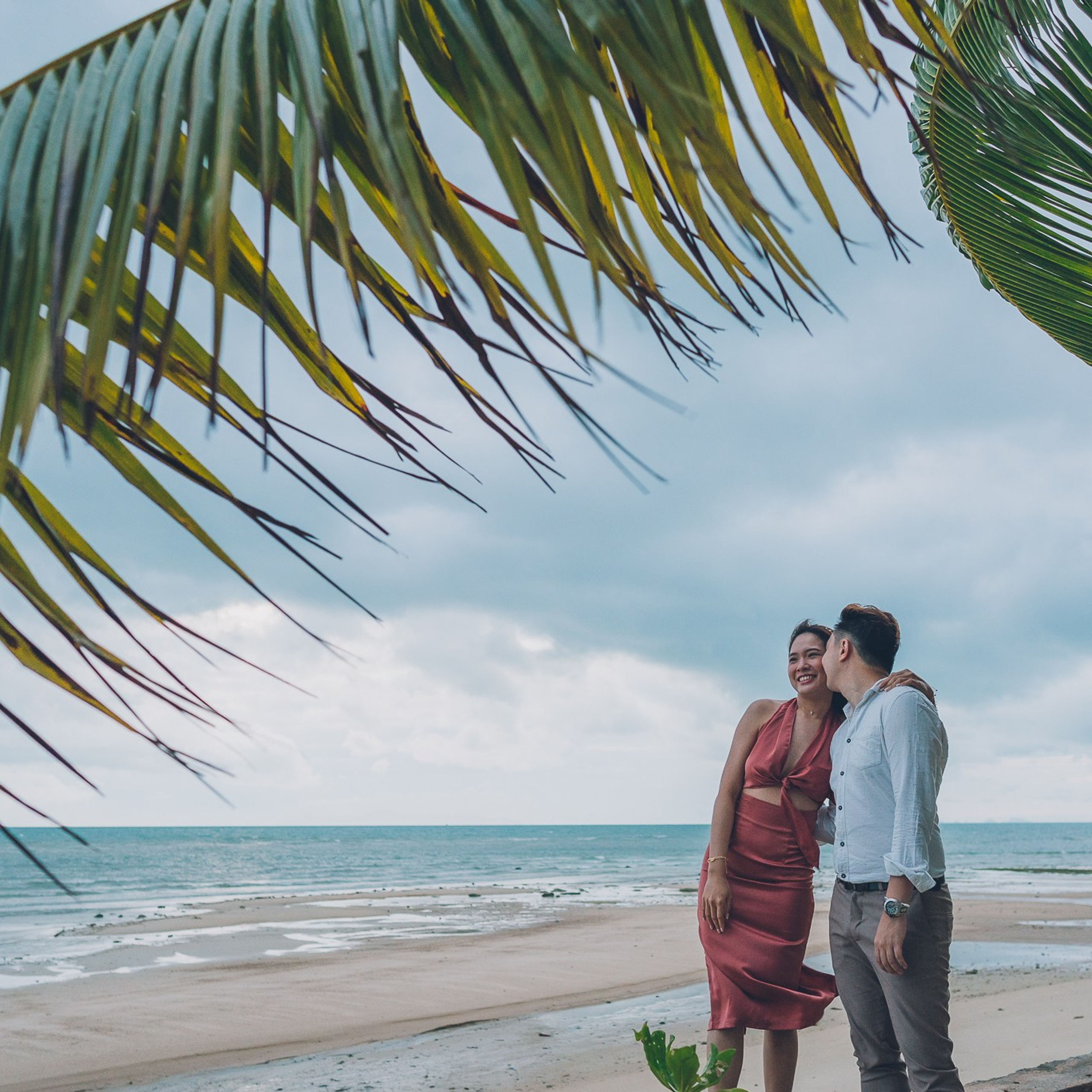 Luxury beach proposal in Koh Samui, Thailand. Private sunset setup with candles, flowers, and ocean view for an unforgettable engagement experience.