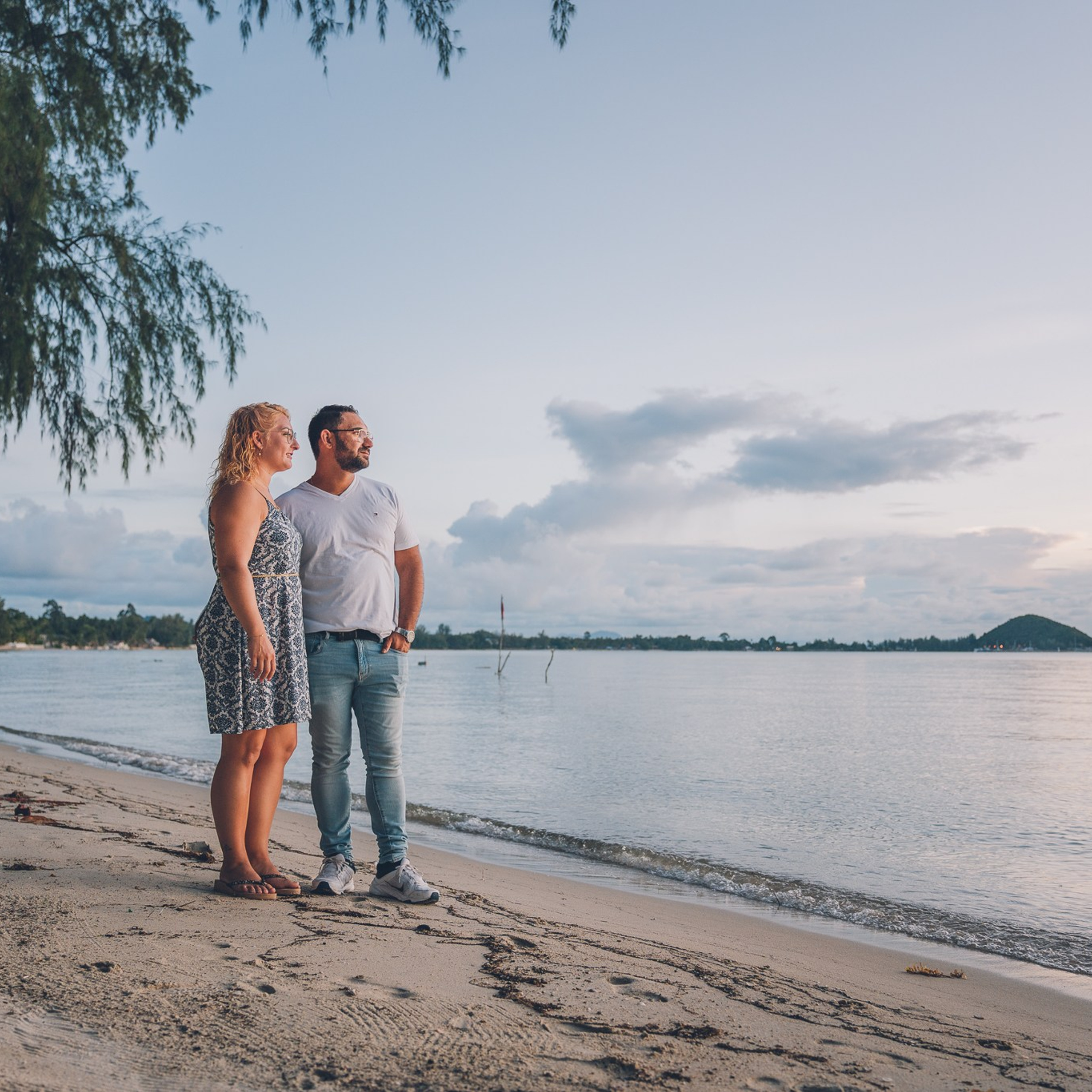 Luxury beach proposal in Koh Samui, Thailand. Private sunset setup with candles, flowers, and ocean view for an unforgettable engagement experience.
