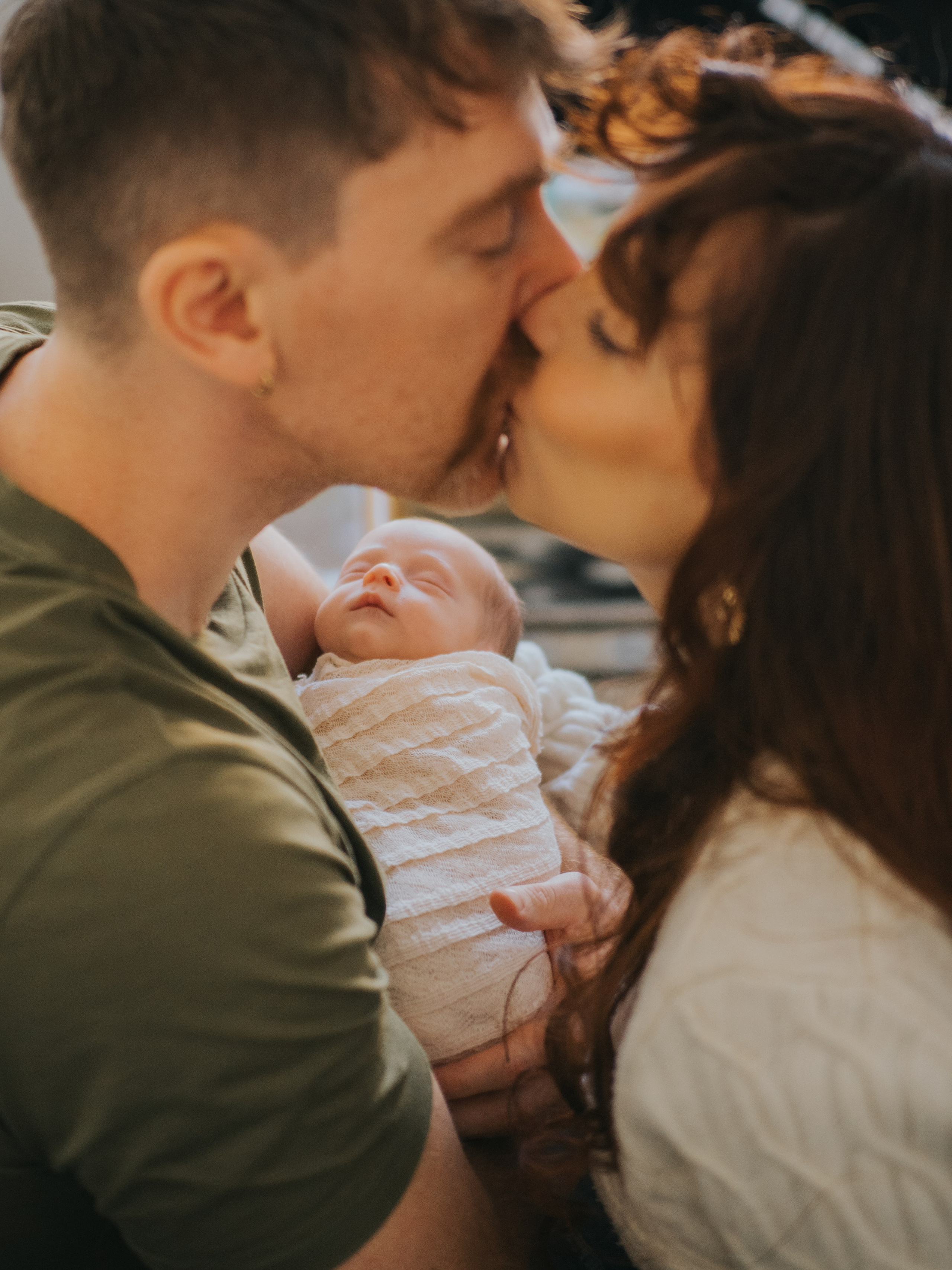 Your Montreal in-home Newborn Session  — what to expect, how to prepare and what to take in consideration. Mimosa Studios — Photographe Portrait à Montréal - Portrait Photographer in Montreal