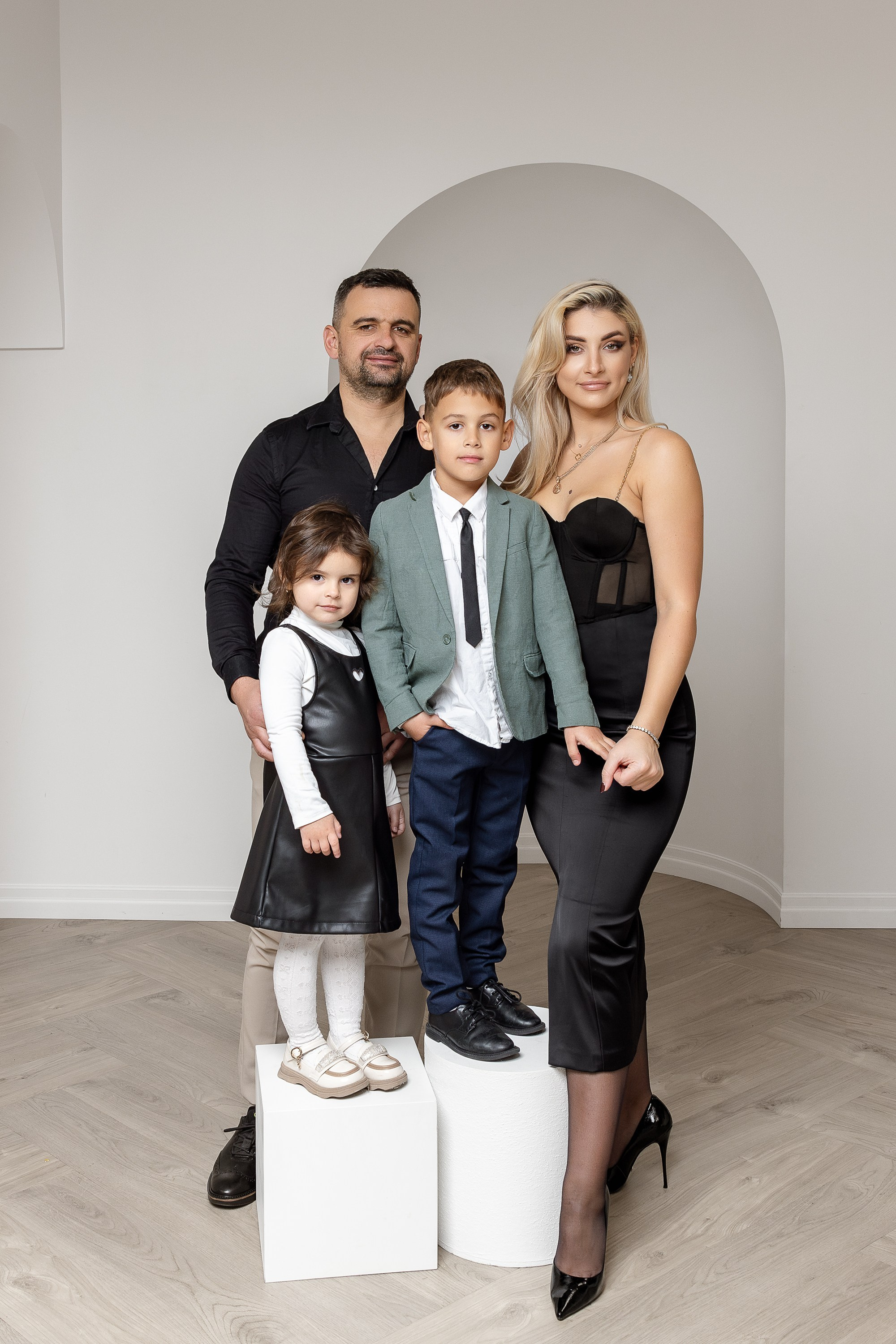 Je suis photographe portraitiste et je réalise des portraits à toutes les étapes de votre vie! Bienvenue dans mon studio à Westmount, Qc