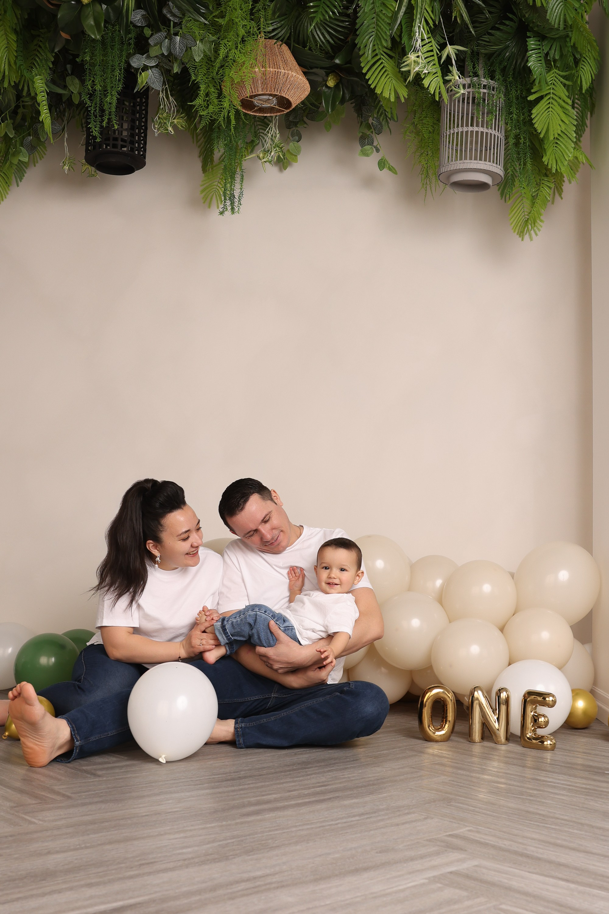 Services. Je suis photographe portraitiste et je réalise des portraits à toutes les étapes de votre vie! Bienvenue dans mon studio à Westmount, Qc