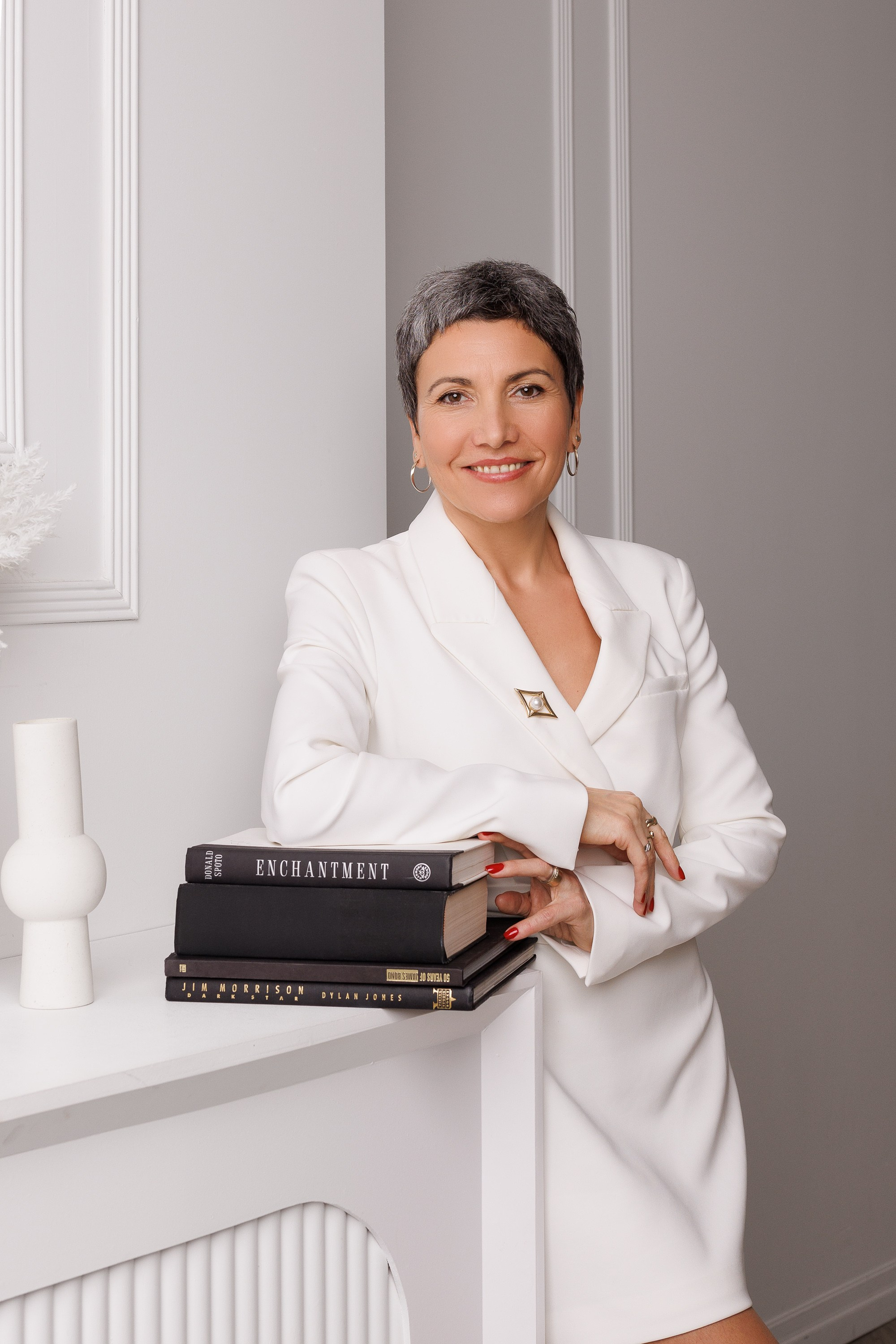 Ultimate Client Guide. Je suis photographe portraitiste et je réalise des portraits à toutes les étapes de votre vie! Bienvenue dans mon studio à Westmount, Qc