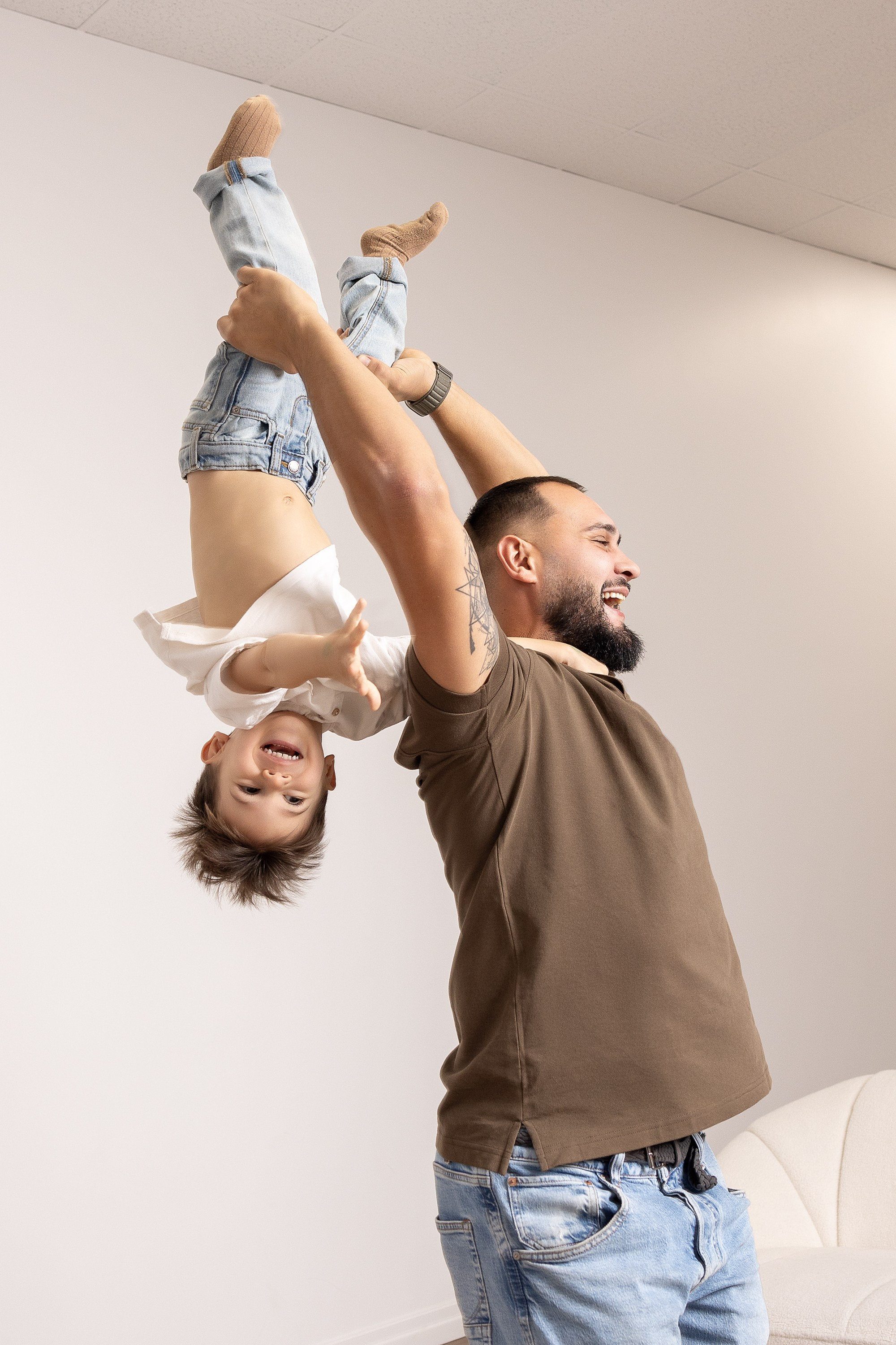 Services. Je suis photographe portraitiste et je réalise des portraits à toutes les étapes de votre vie! Bienvenue dans mon studio à Westmount, Qc