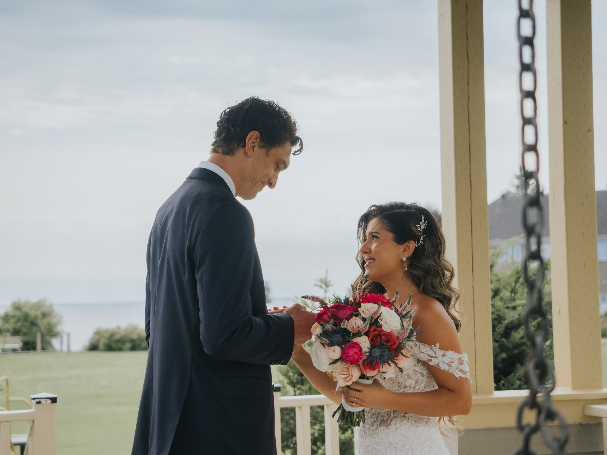 How Motion and Energy add Depth to Wedding Photos. Wedding and Family Photography Montreal Muriel Oe Photo