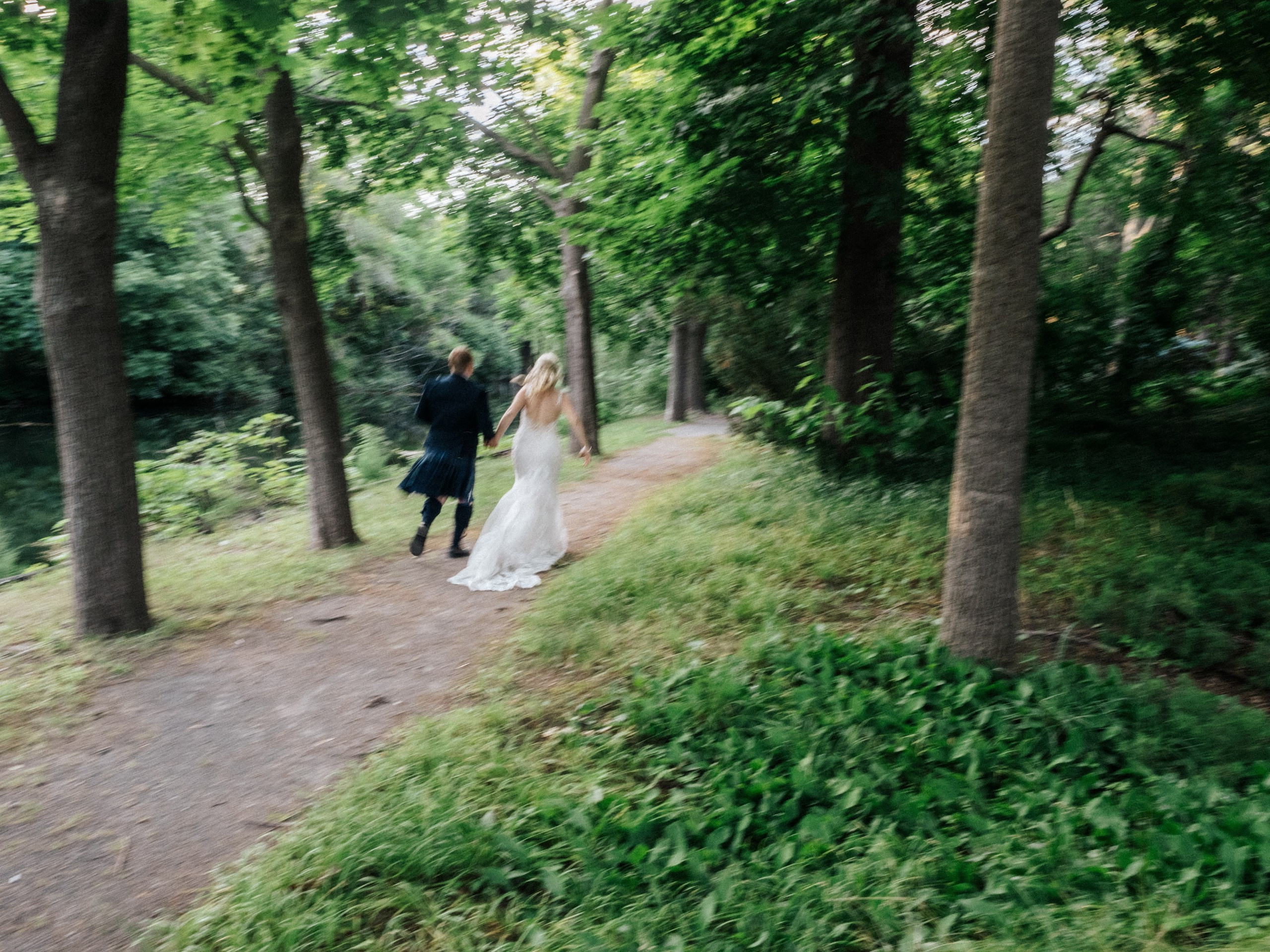 How Motion and Energy add Depth to Wedding Photos. Wedding and Family Photography Montreal Muriel Oe Photo
