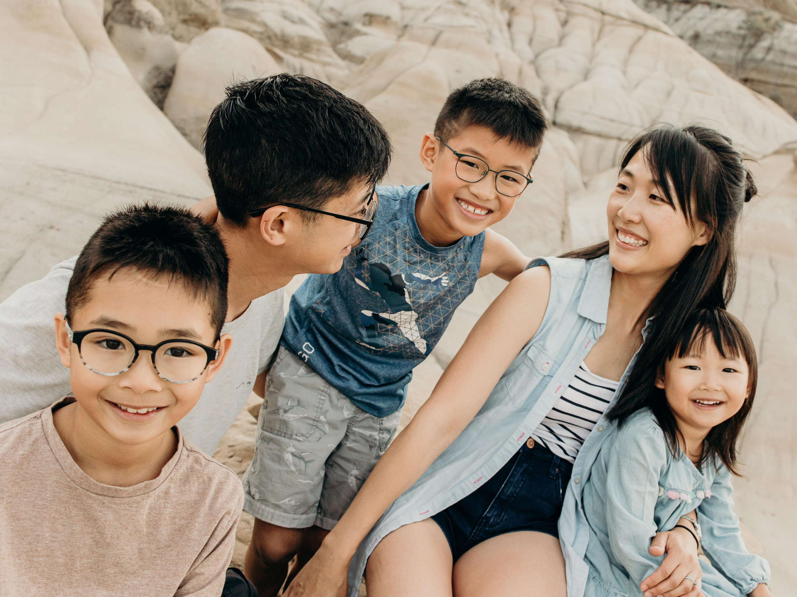 Tarifs, forfaits. I am a portrait and family photographer Jenny in Calgary