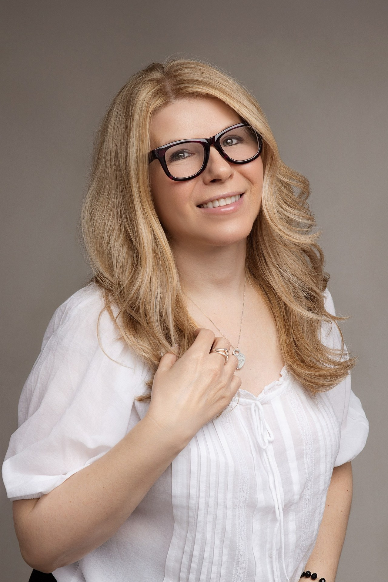 Testimonials. I am a portrait photographer, creating portraits at all stages of your life! Welcome to my studio in Westmount, Quebec