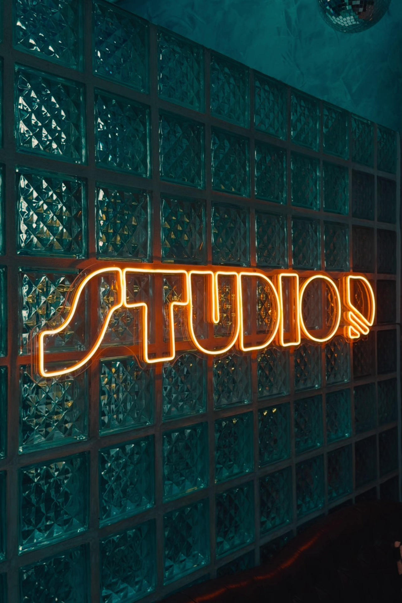 Dra Taís Latini — Studio Experience. Mareh Audiovisual