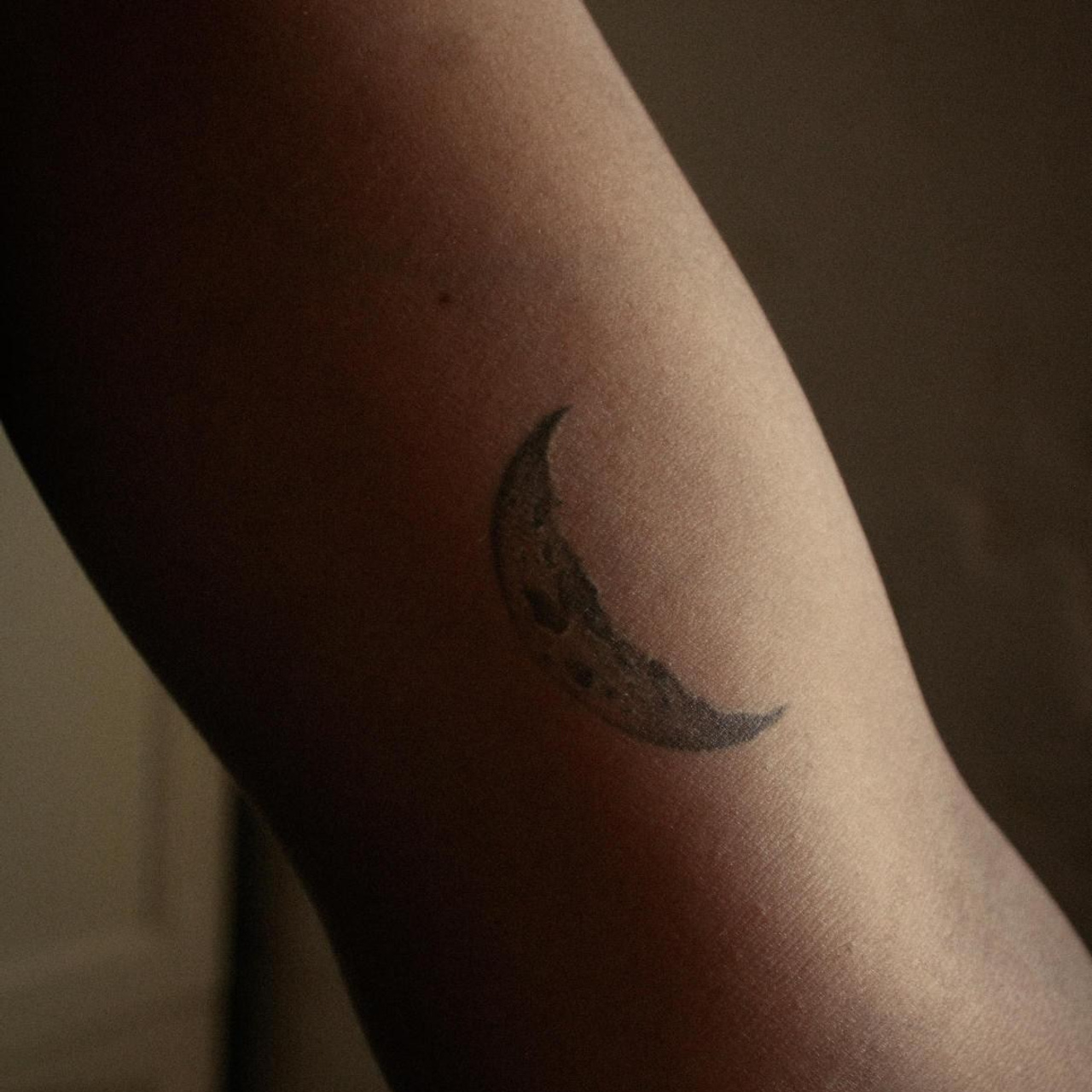 Bruna — Quarto e contraluz