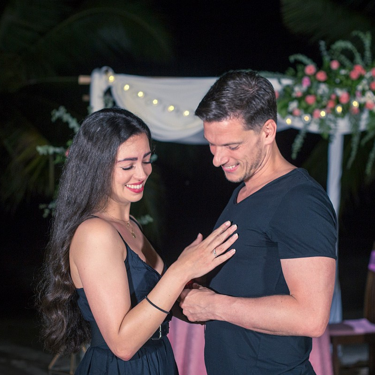 Luxury beach proposal in Koh Samui, Thailand. Private sunset setup with candles, flowers, and ocean view for an unforgettable engagement experience.
