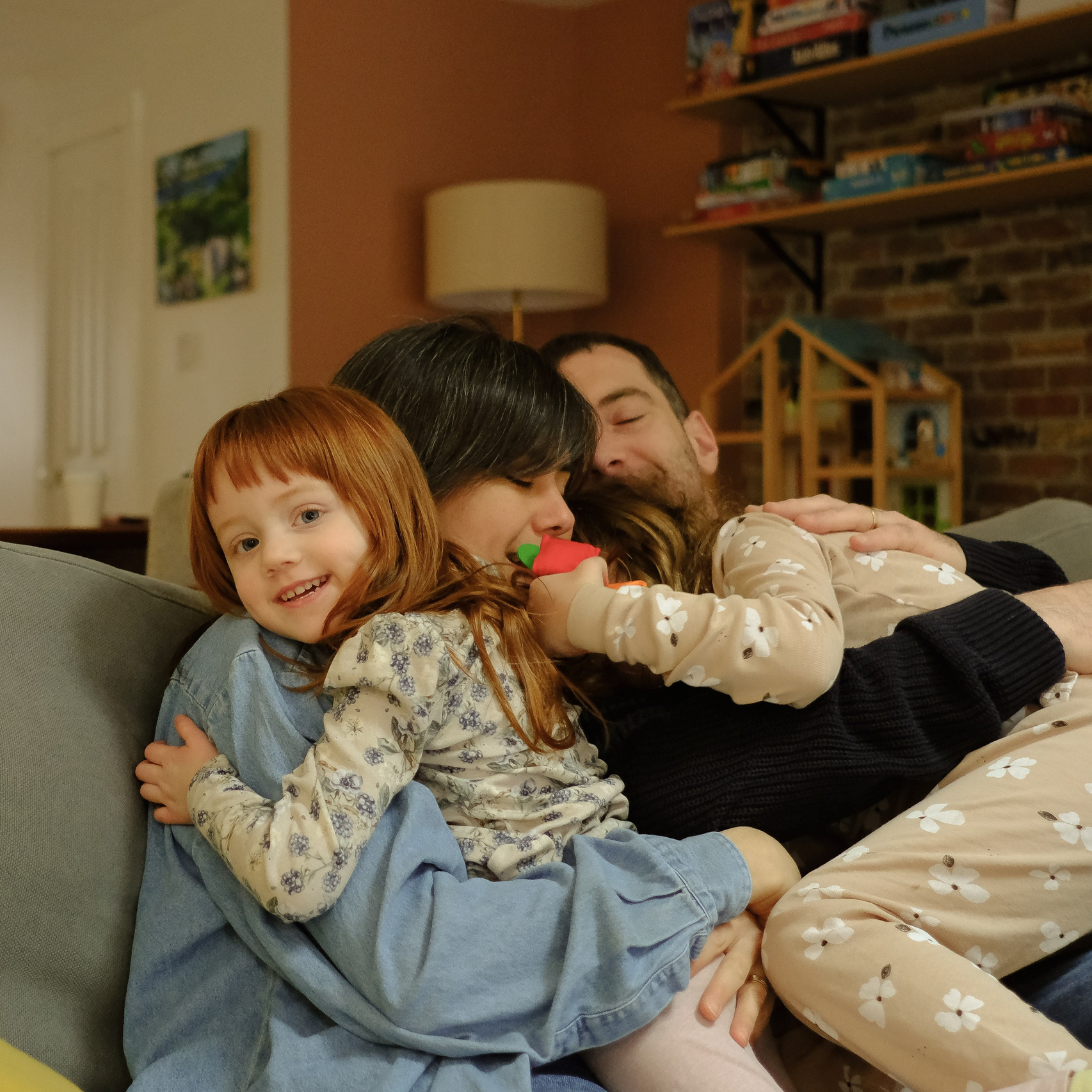Family photoshoot in Montreal, Canada. Professional photographer. Kids and family. Parties, indoorand outdoor.