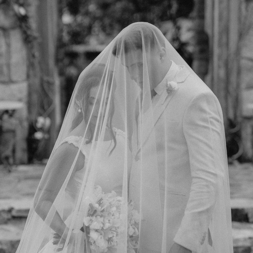 Se você procura fotógrafo de casamento em Belo Horizonte que registre o dia como ele acontece, sem direção engessada e sem poses artificiais, a gente trabalha com presença e olhar atento. Casamentos reais, do jeito que são, em BH e Minas Gerais.
