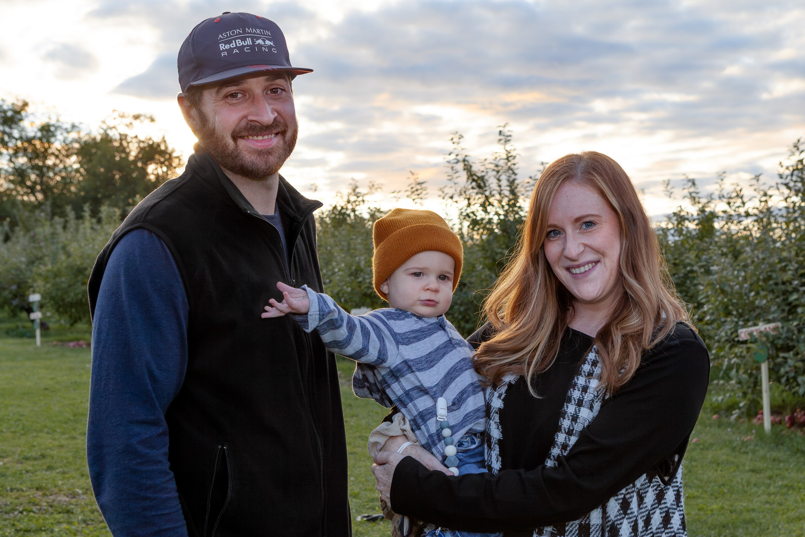 Thanksgiving family mini-session photography at Lake Ontario Park in Kingston.
