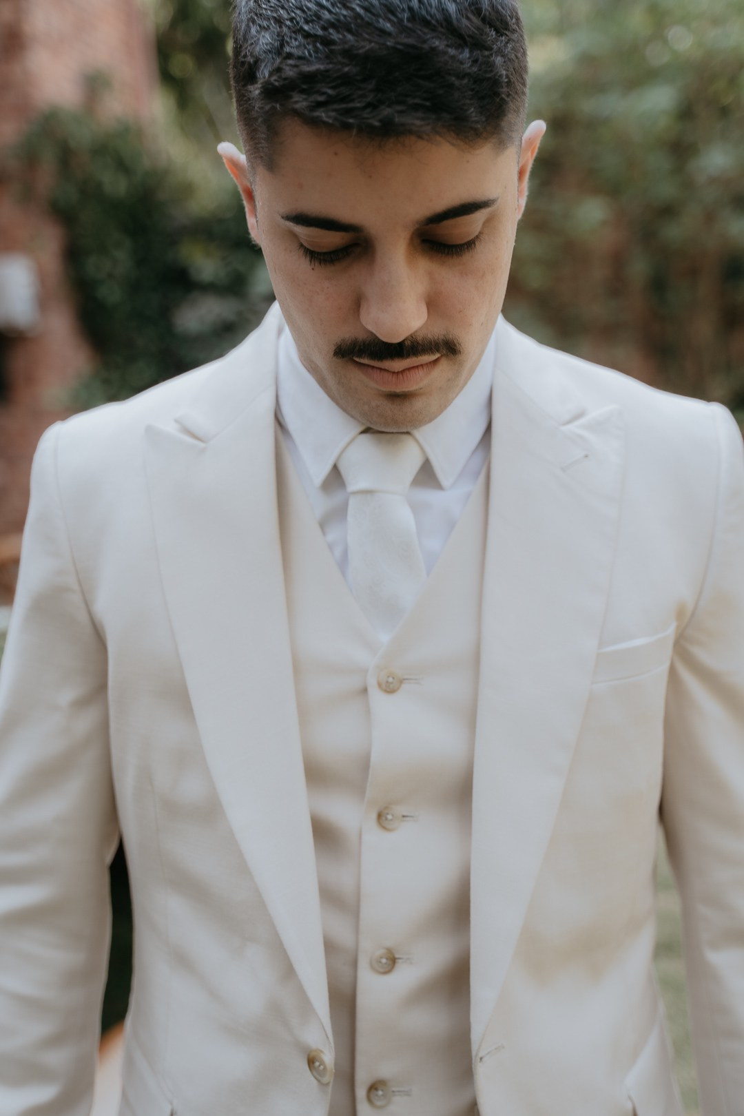 Casamento documental no Vila Rica Pampulha em Belo Horizonte com Débora e André registrado pela Edu e Josi Fotografia em um lindo final de tarde.
