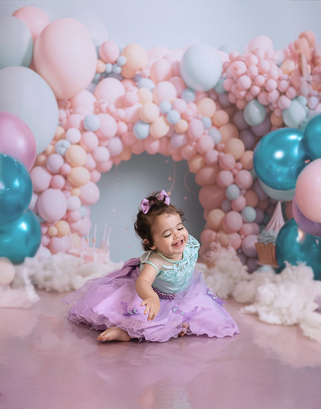 Fotógrafa infantil em São Paulo especializada em ensaios em estúdio. Um momento divertido para a criança e fotografias cheias de expressão para a família guardar para sempre.