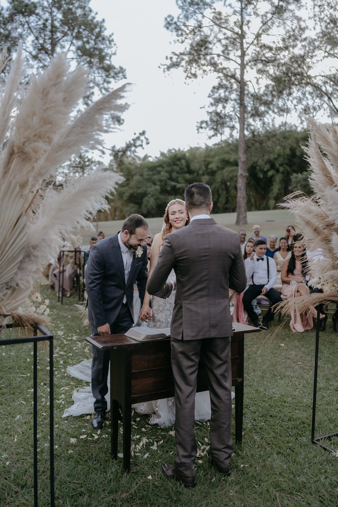 O casamento de Vivian e Paulo no Espaço Bodocó uniu natureza, emoção e estilo boho folk em Betim. A Edu e Josi Fotografia fotografou tudo de forma documental, leve e verdadeira.
