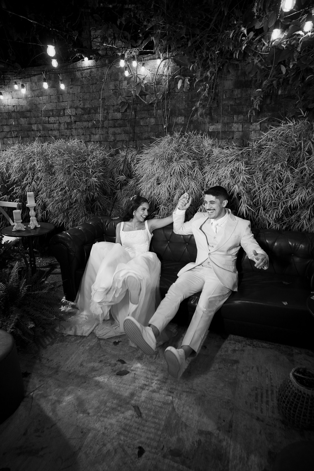 Festa de casamento de Débora e André no Vila Rica Pampulha MG com recepção sofisticada, convidados animados e cobertura documental da Edu e Josi Fotografia em Belo Horizonte.