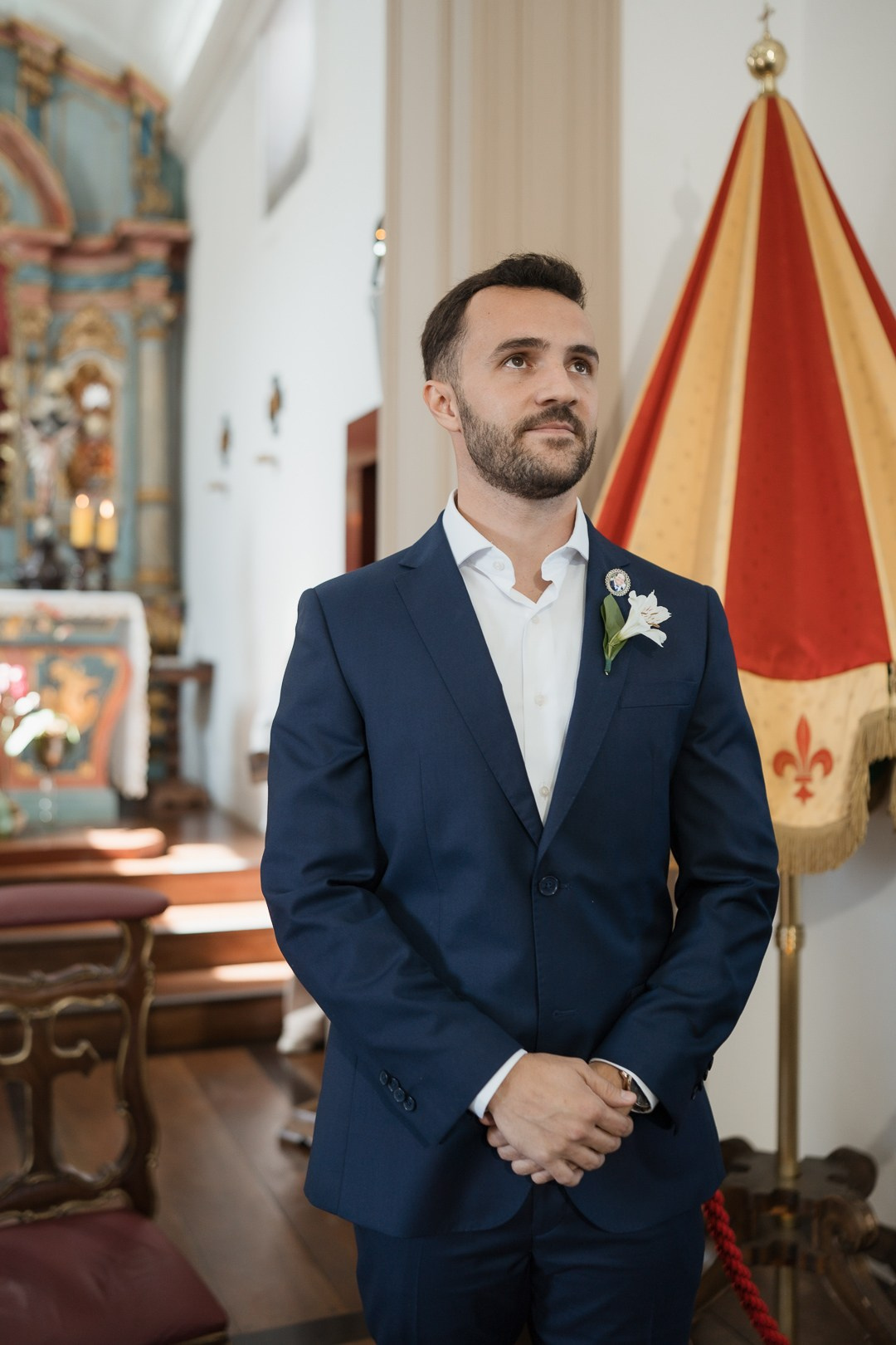 Casamento religioso de Julianne e Helder no Santuário de Nossa Senhora da Piedade registrado pela Edu e Josi Fotografia com emoções reais e espontâneas.