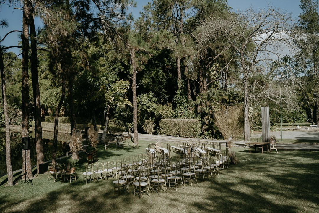 Vivian e Paulo disseram sim no Espaço Bodocó, em Betim, em um casamento boho folk marcado por emoções reais, natureza e muita conexão. A Edu e Josi Fotografia registrou tudo com olhar documental e sensível.
