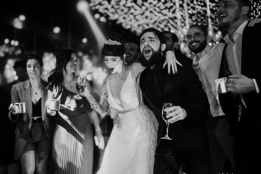 Cecília e João celebraram seu casamento no Liac Pampulha, em BH, com fotografias documentais que unem naturalidade, leveza e momentos autênticos.