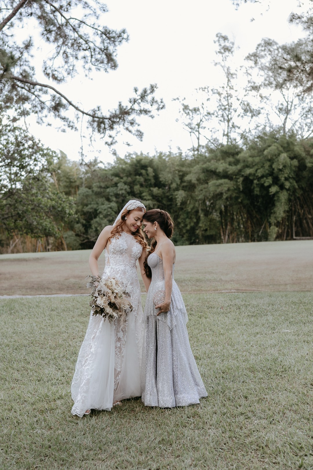 Casamento boho e folk de Vivian e Paulo no Espaço Bodocó em Betim com cerimônia emocionante e festa cheia de vida. A Edu e Josi Fotografia registrou cada momento com autenticidade documental.