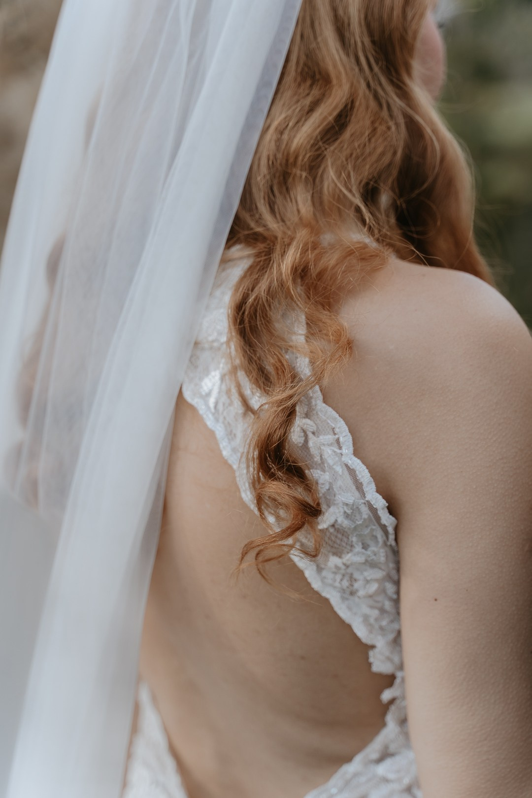 O Espaço Bodocó em Betim recebeu o casamento de Vivian e Paulo em uma celebração boho folk leve e cheia de verdade. A Edu e Josi Fotografia registrou emoções sinceras e momentos inesquecíveis.