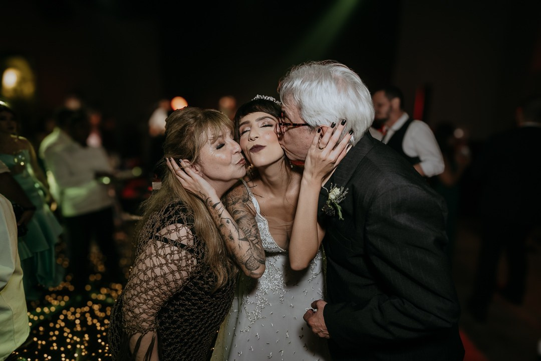 Fotografia de casamento em Belo Horizonte no Liac Pampulha. Cecília e João em um registro documental cheio de emoção, leveza e momentos espontâneos.