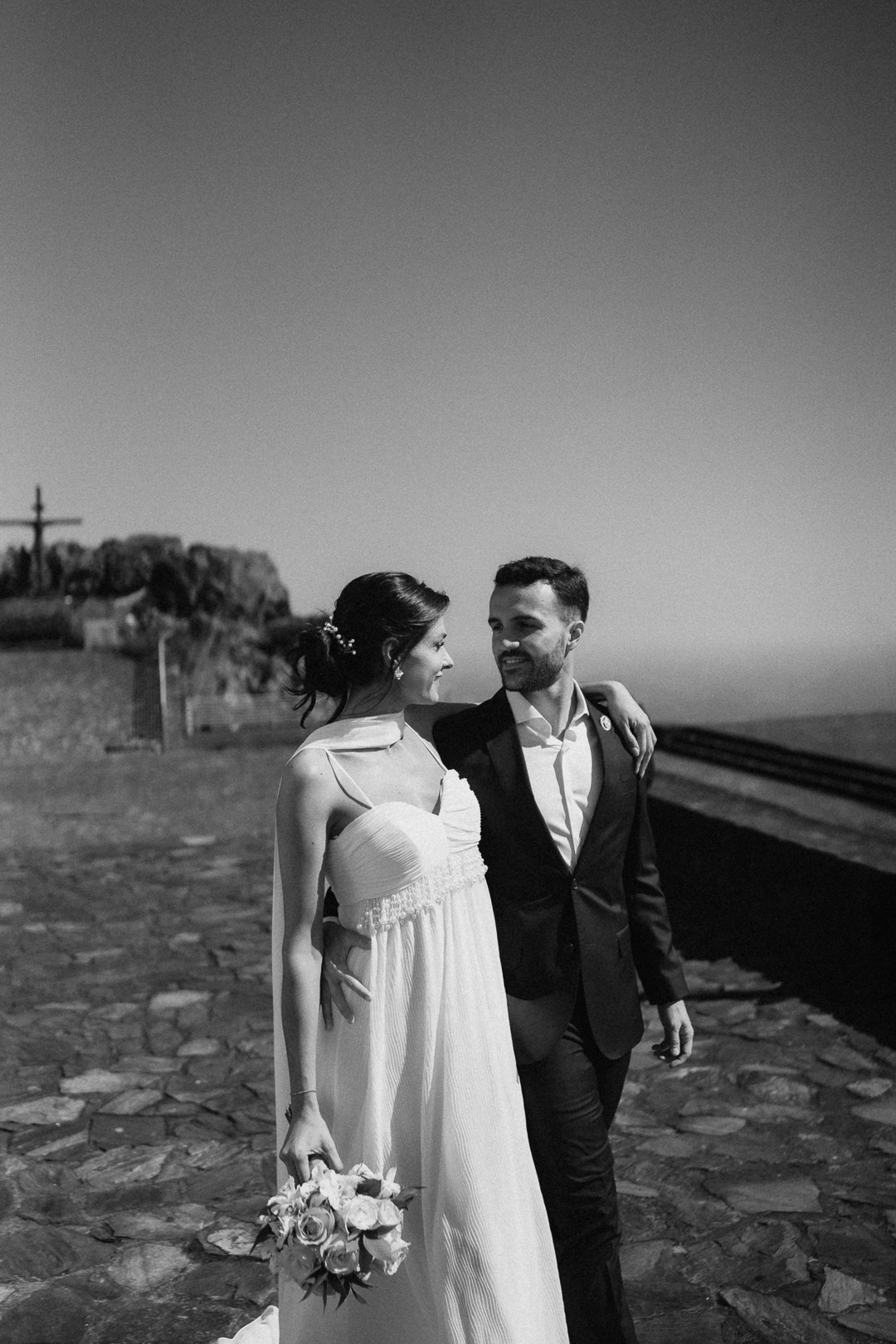 Casamento elegante e intimista de Julianne e Helder na Serra da Piedade com fotografia documental e registros espontâneos feitos pela Edu e Josi Fotografia.